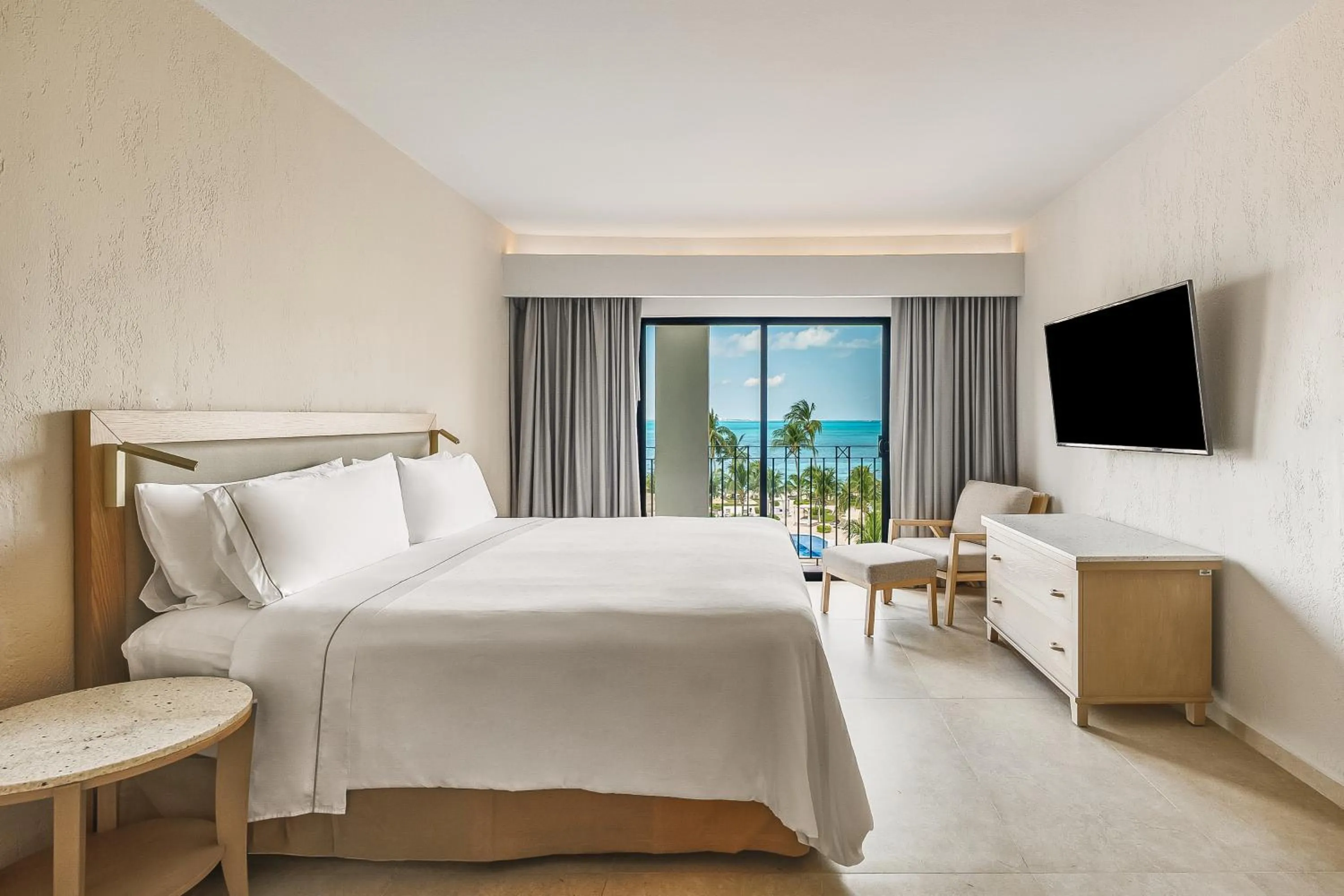 Bed in Fiesta Americana Cancun Villas