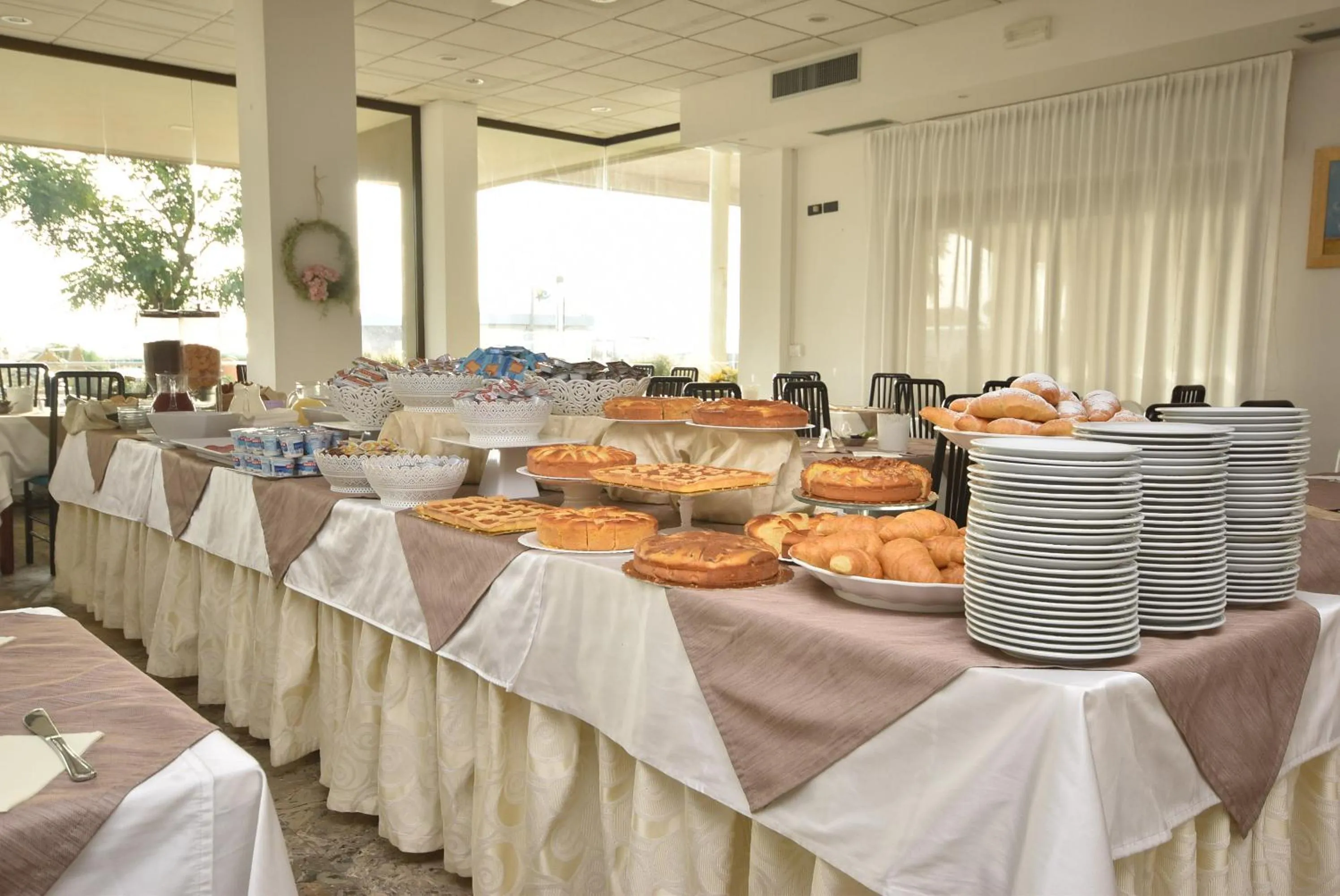 Breakfast in Hotel Eden