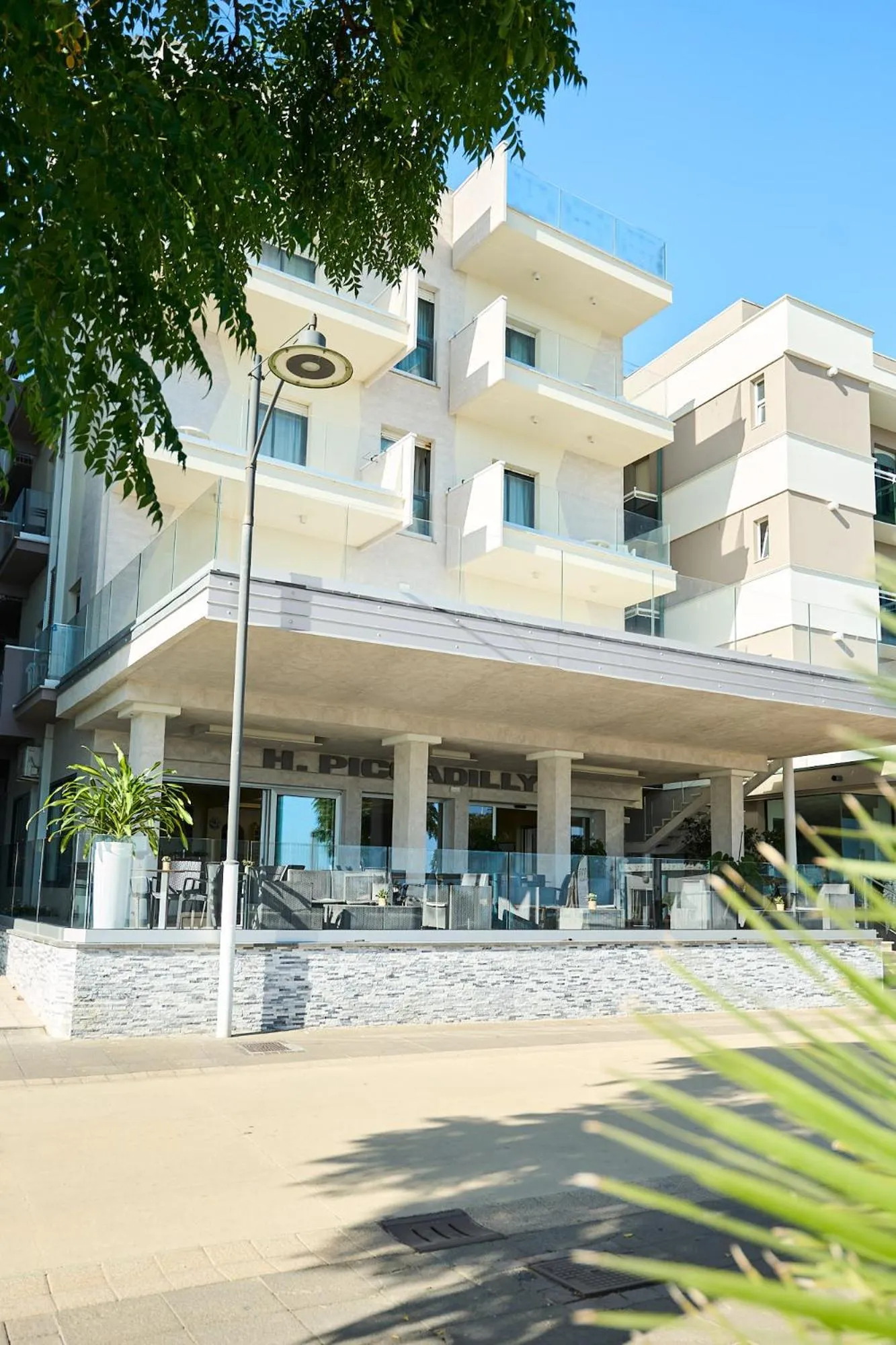 Property building in Hotel Piccadilly