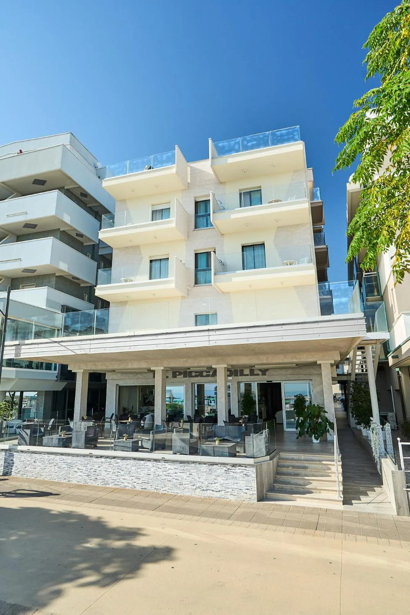 Property building in Hotel Piccadilly