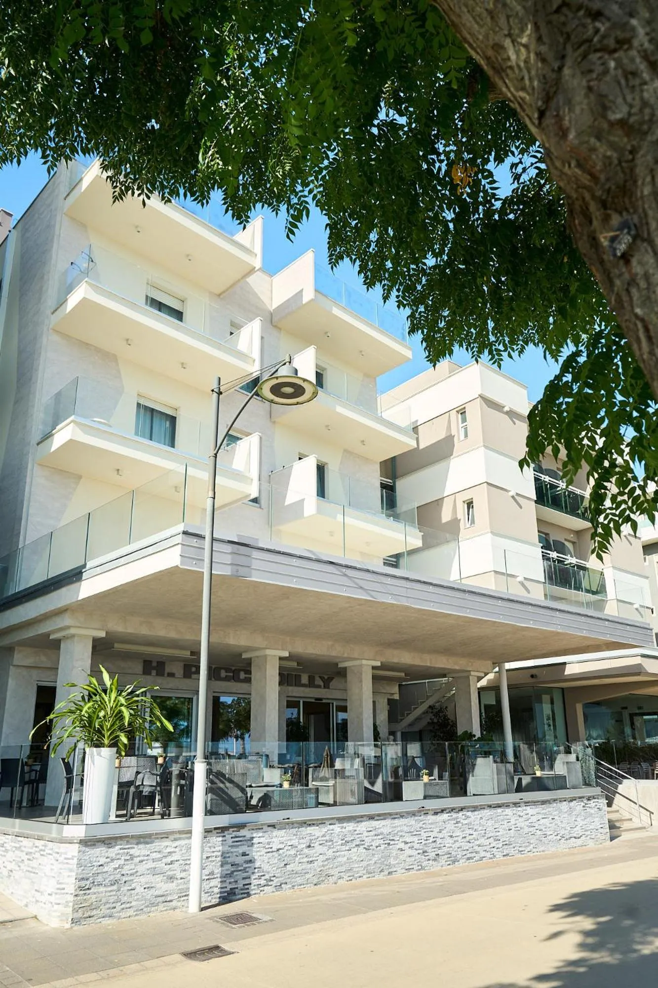 Property building in Hotel Piccadilly