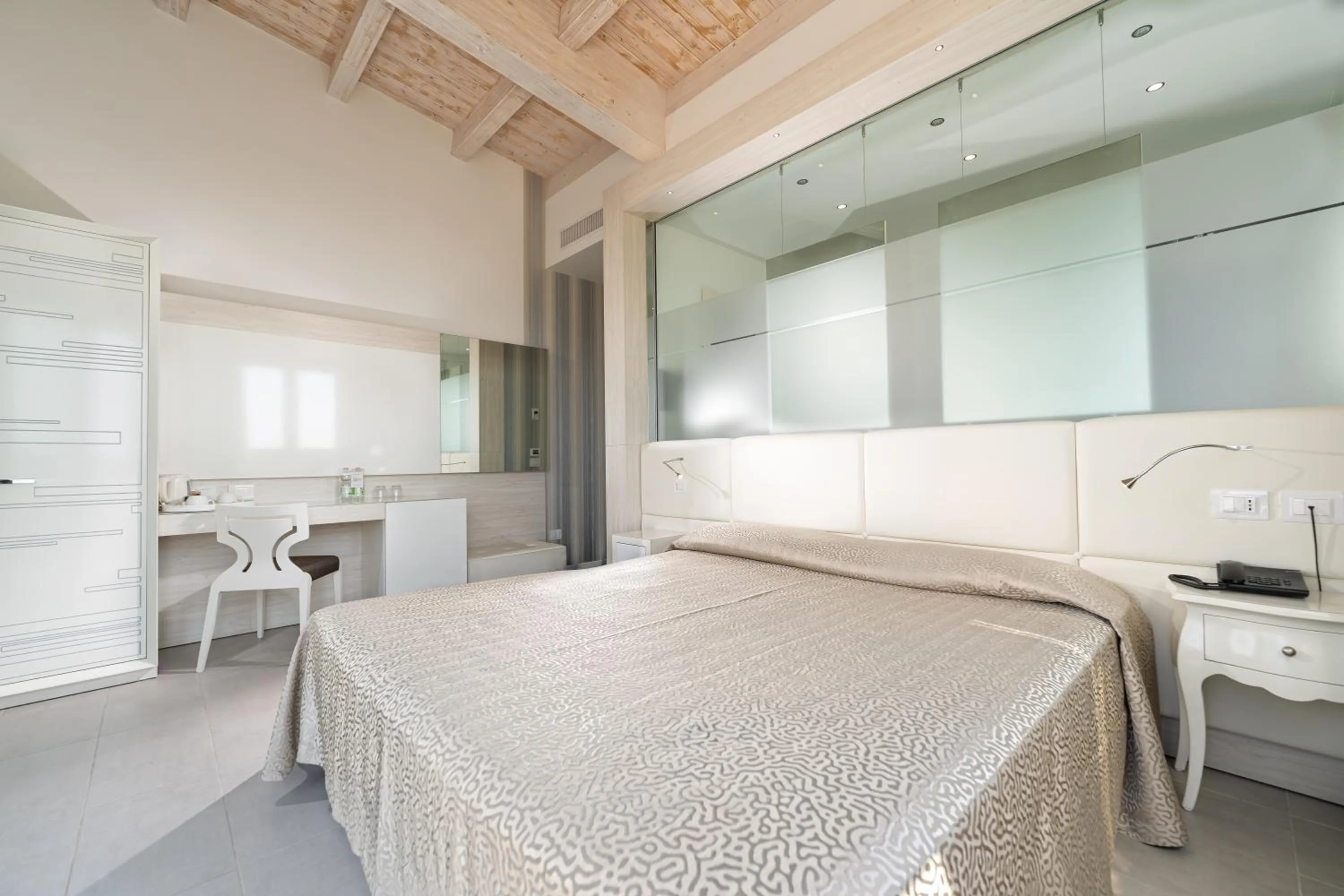 Photo of the whole room, Bed in Hotel Sheila