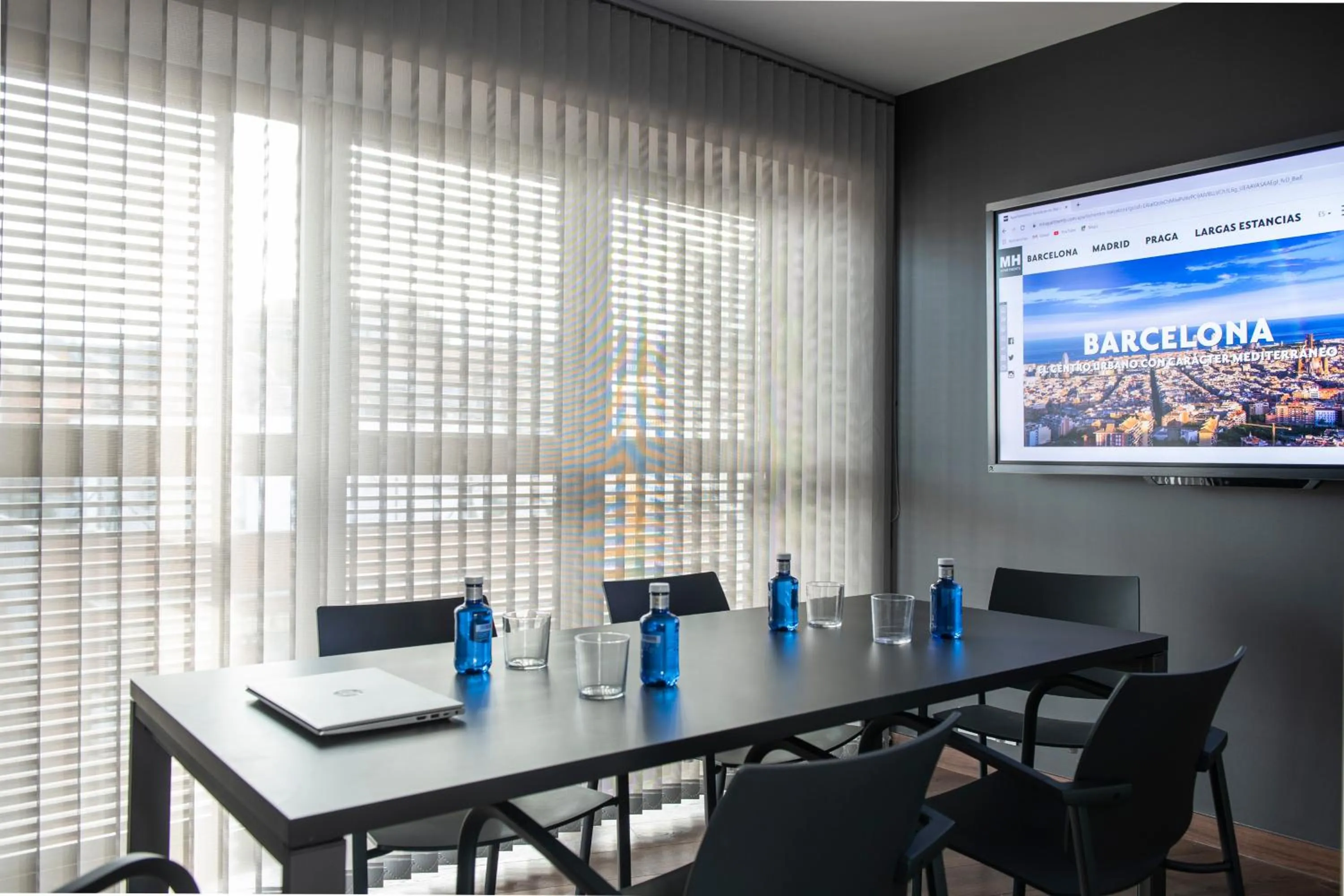 Meeting/conference room in MH Apartments Urban