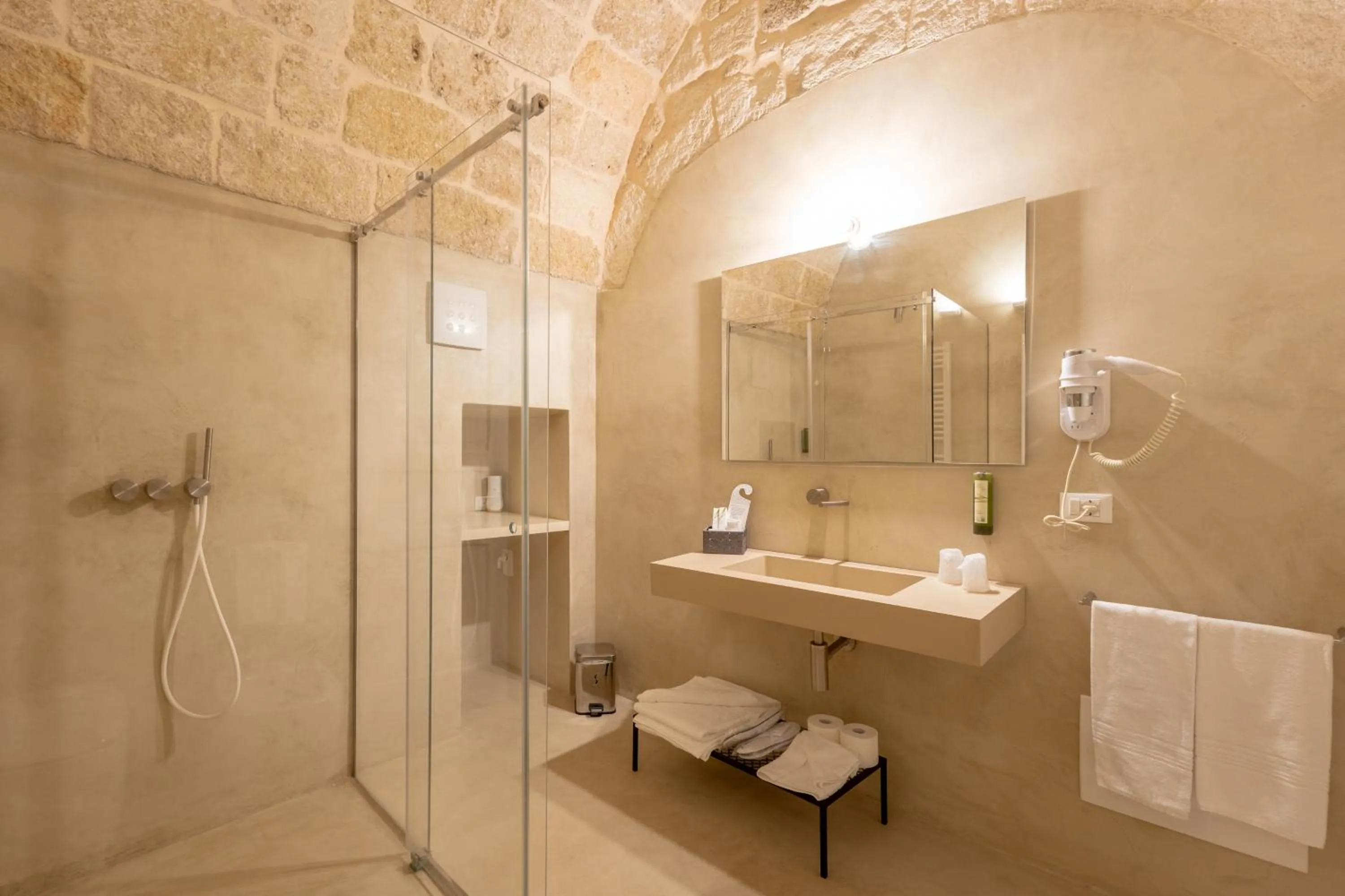 Shower in Donna Domenica Boutique Suites