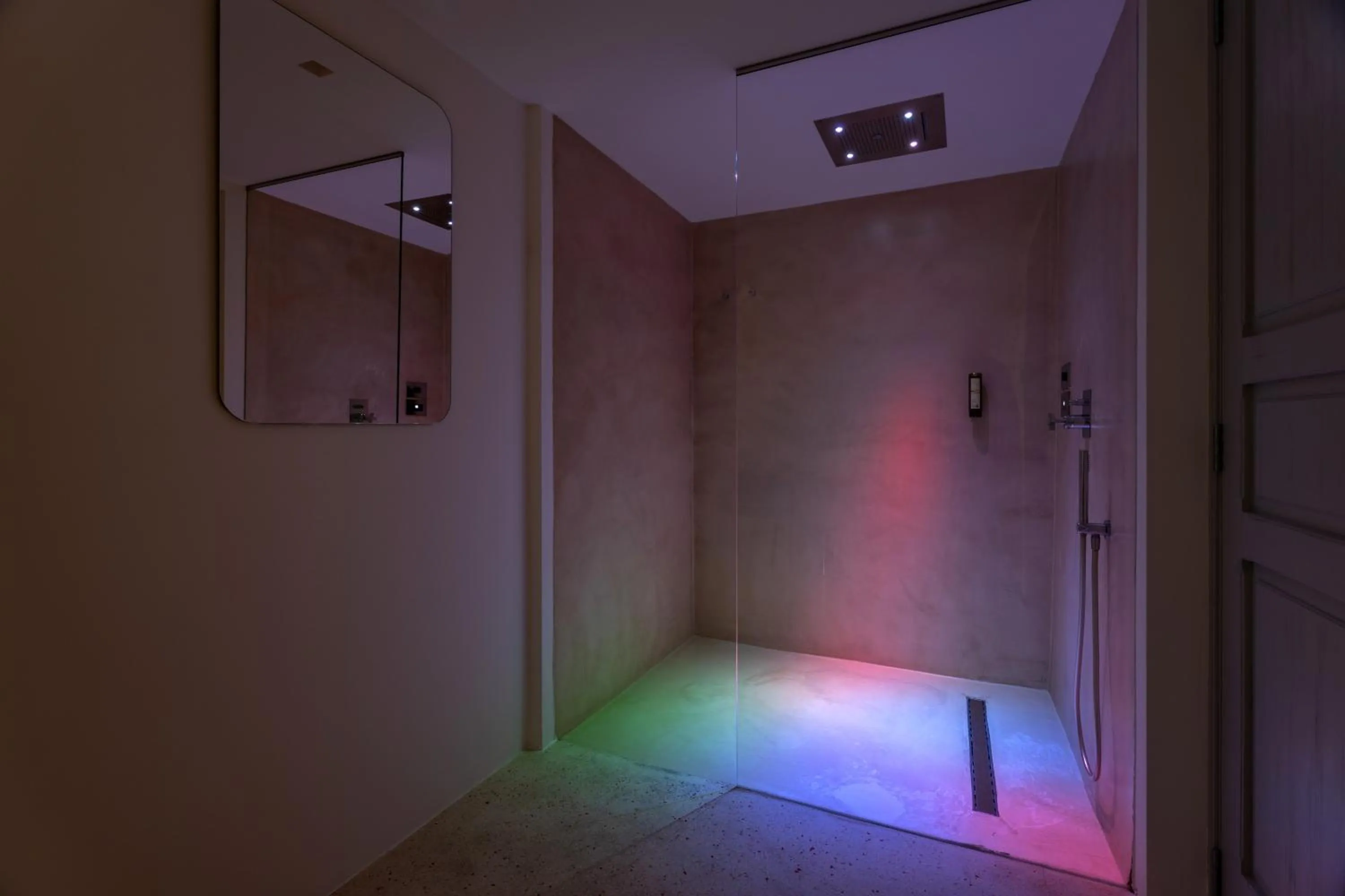 Shower in Donna Domenica Boutique Suites