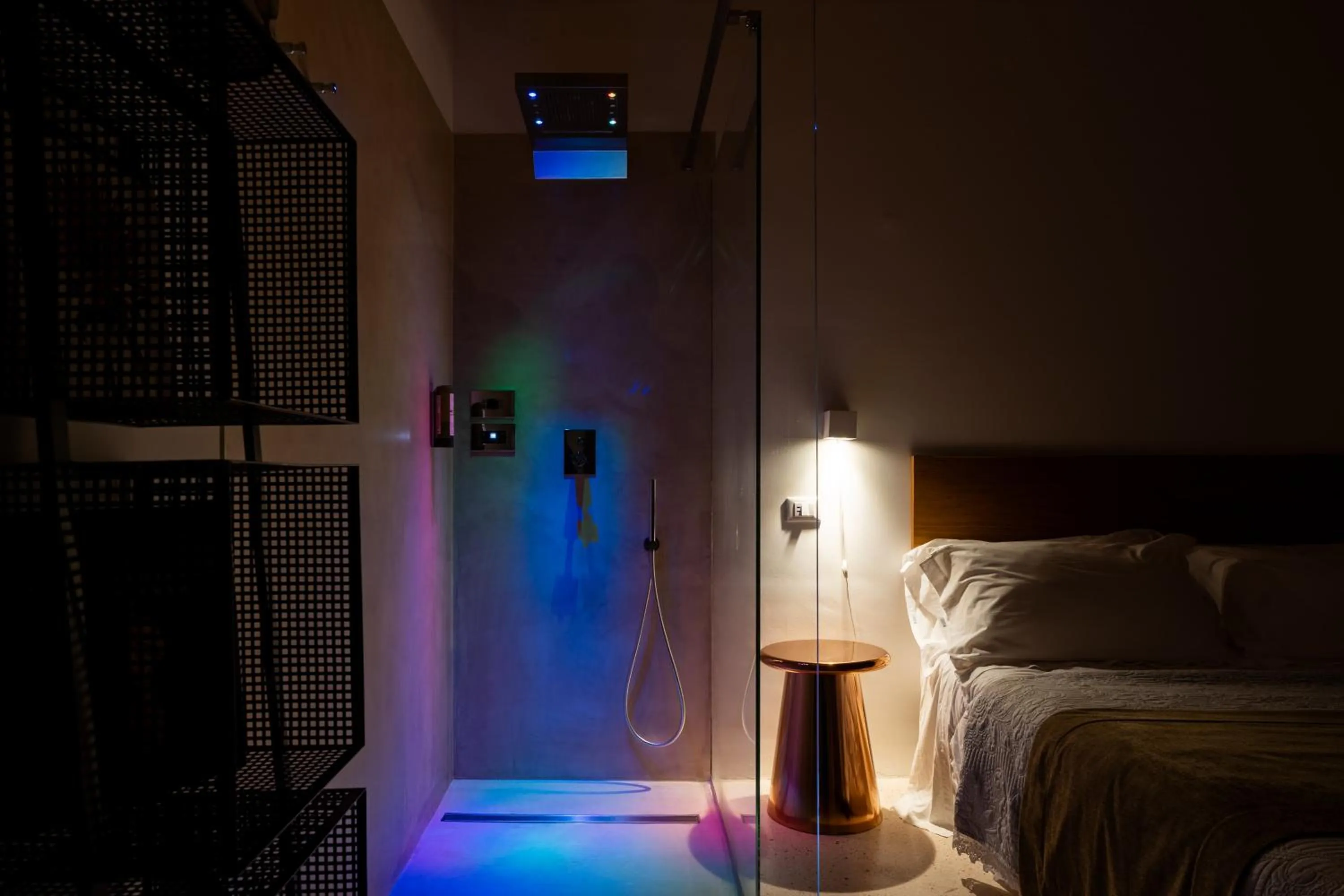 Shower, Bed in Donna Domenica Boutique Suites