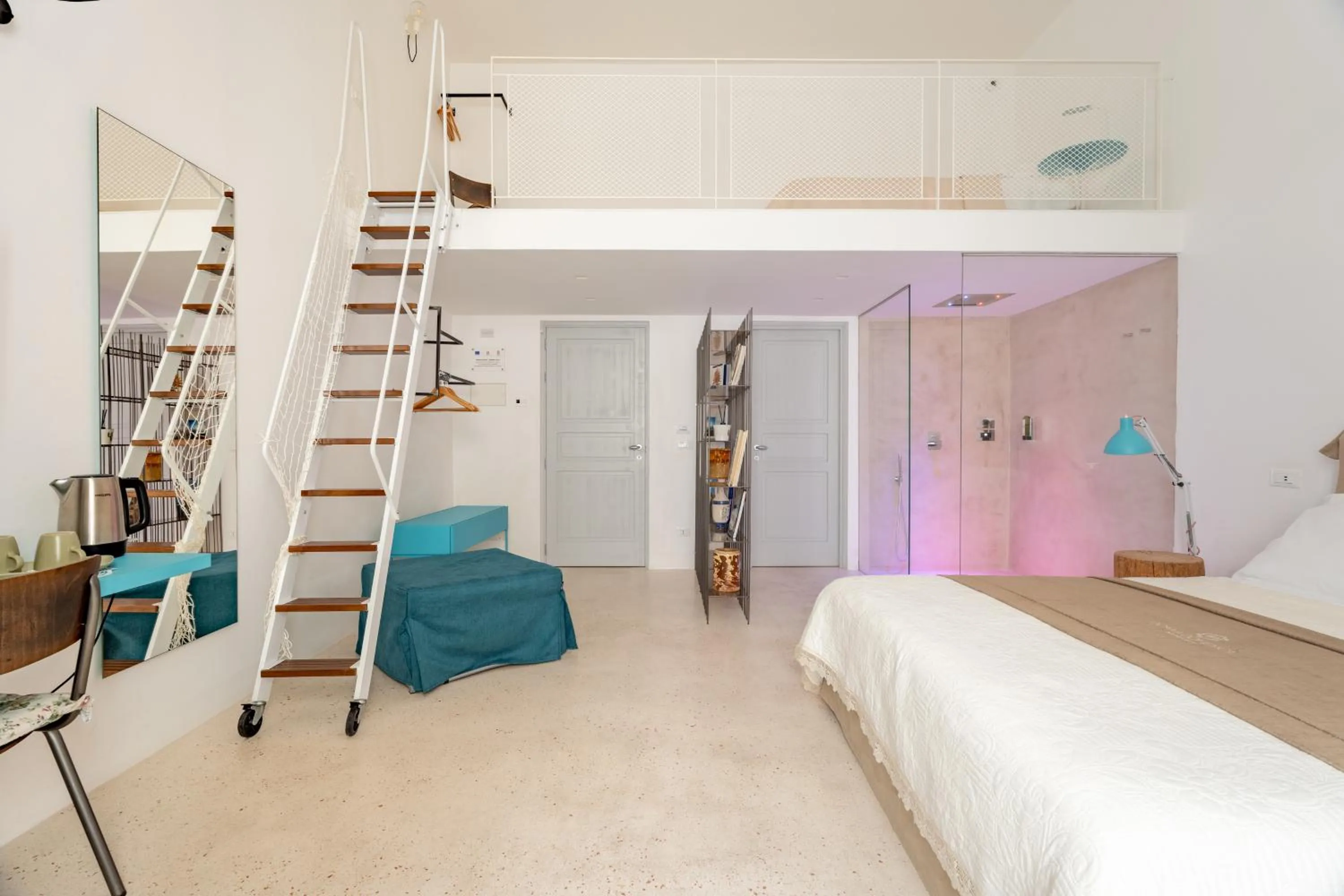 Shower, Bed in Donna Domenica Boutique Suites