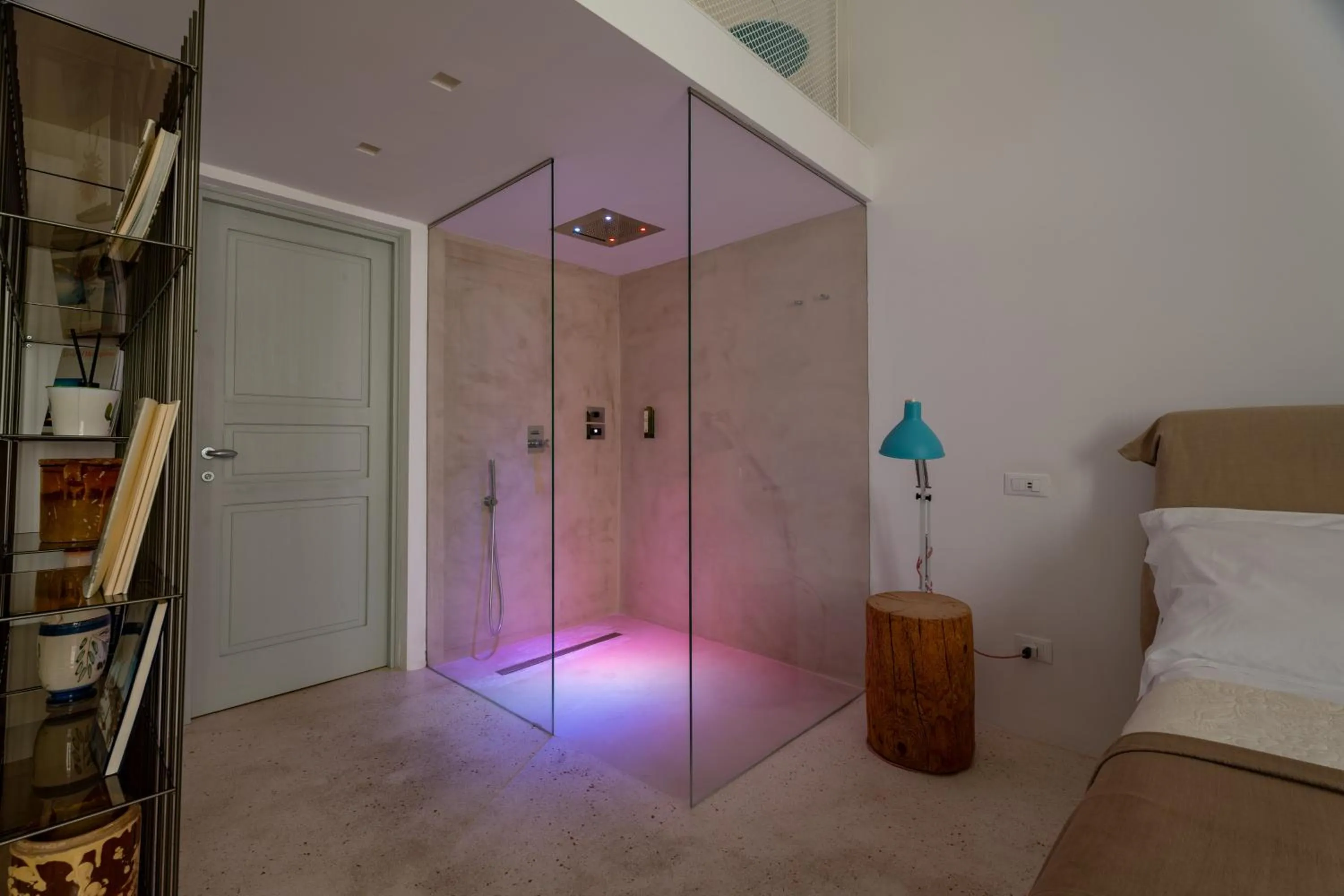 Shower, Bed in Donna Domenica Boutique Suites