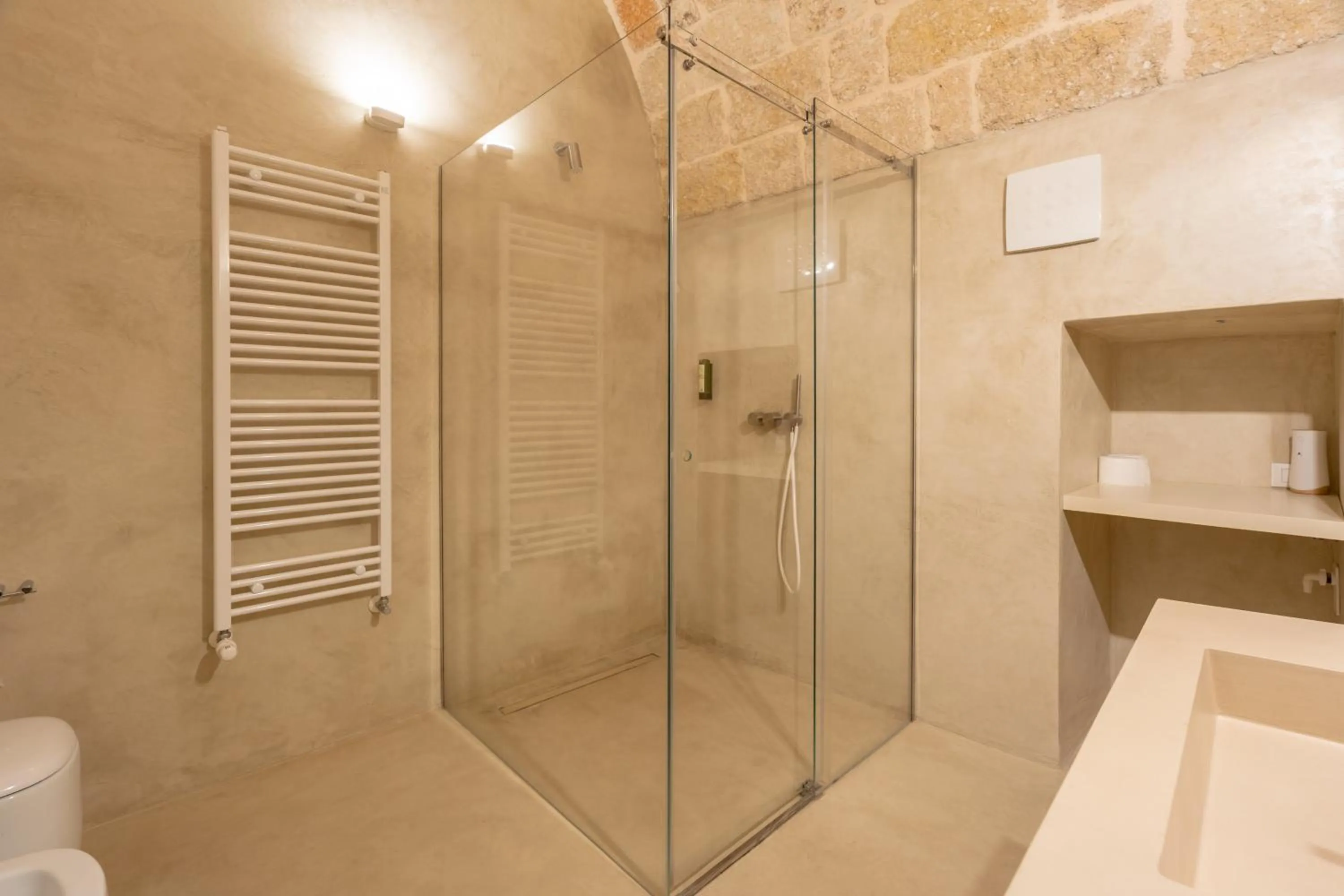 Shower in Donna Domenica Boutique Suites