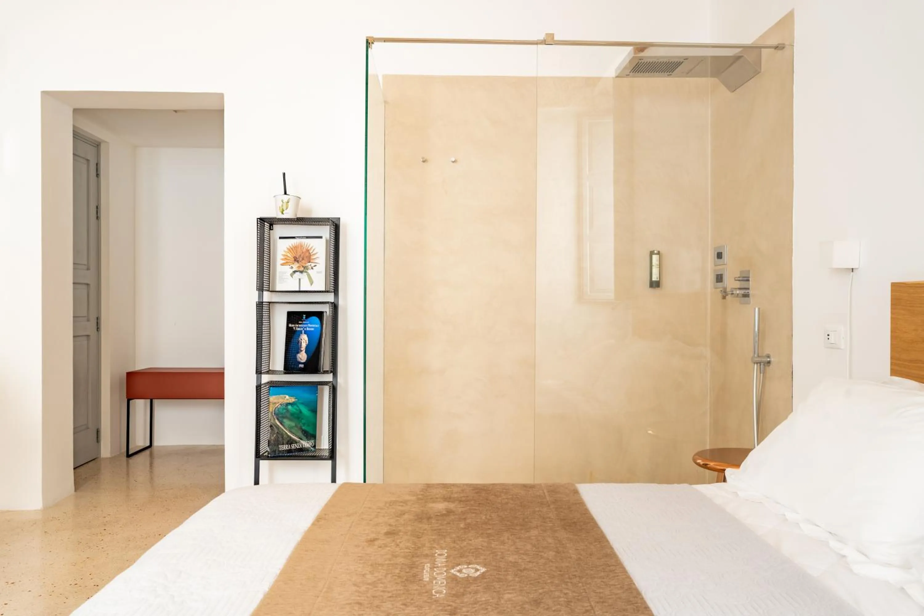 Shower, Bed in Donna Domenica Boutique Suites