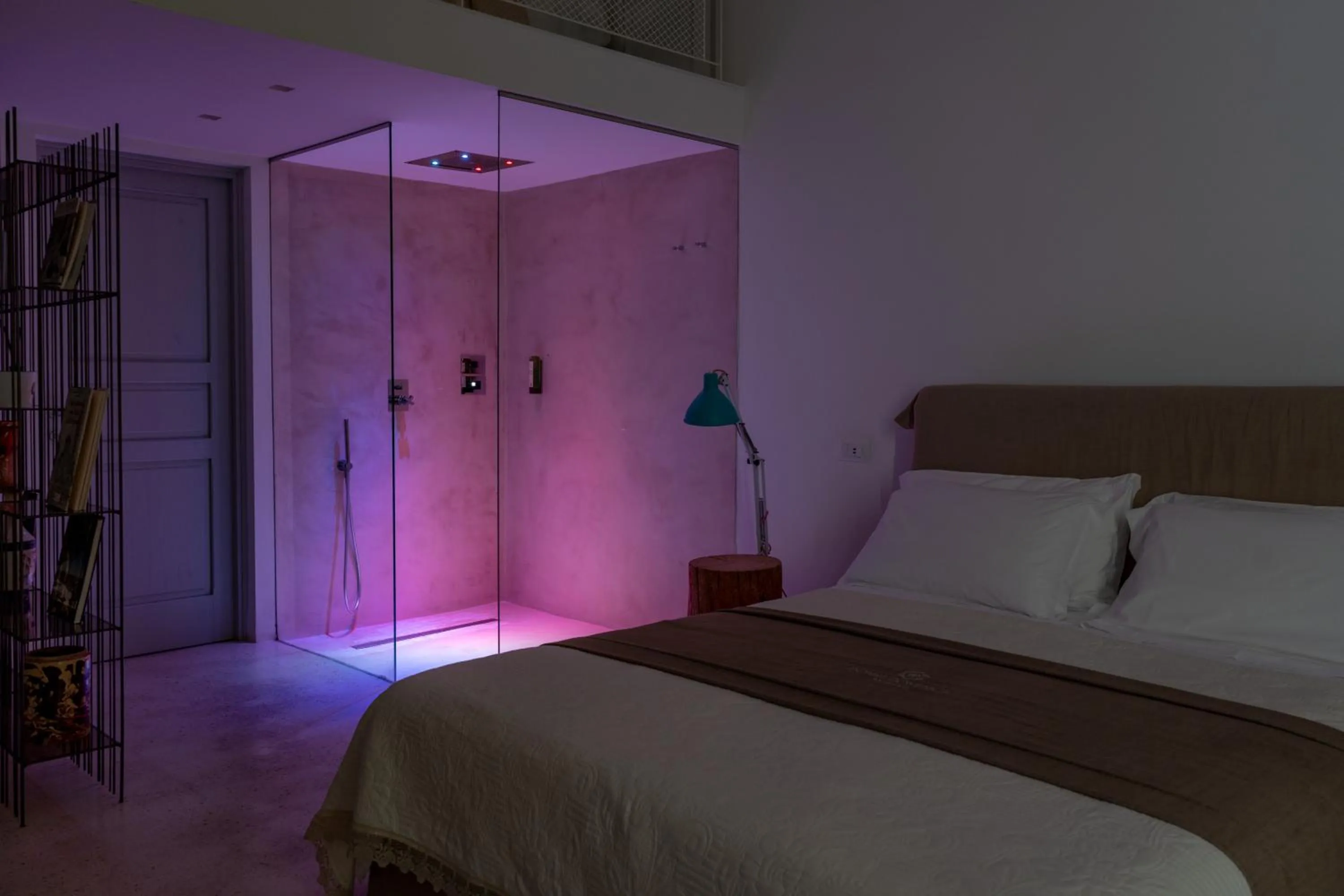 Shower, Bed in Donna Domenica Boutique Suites