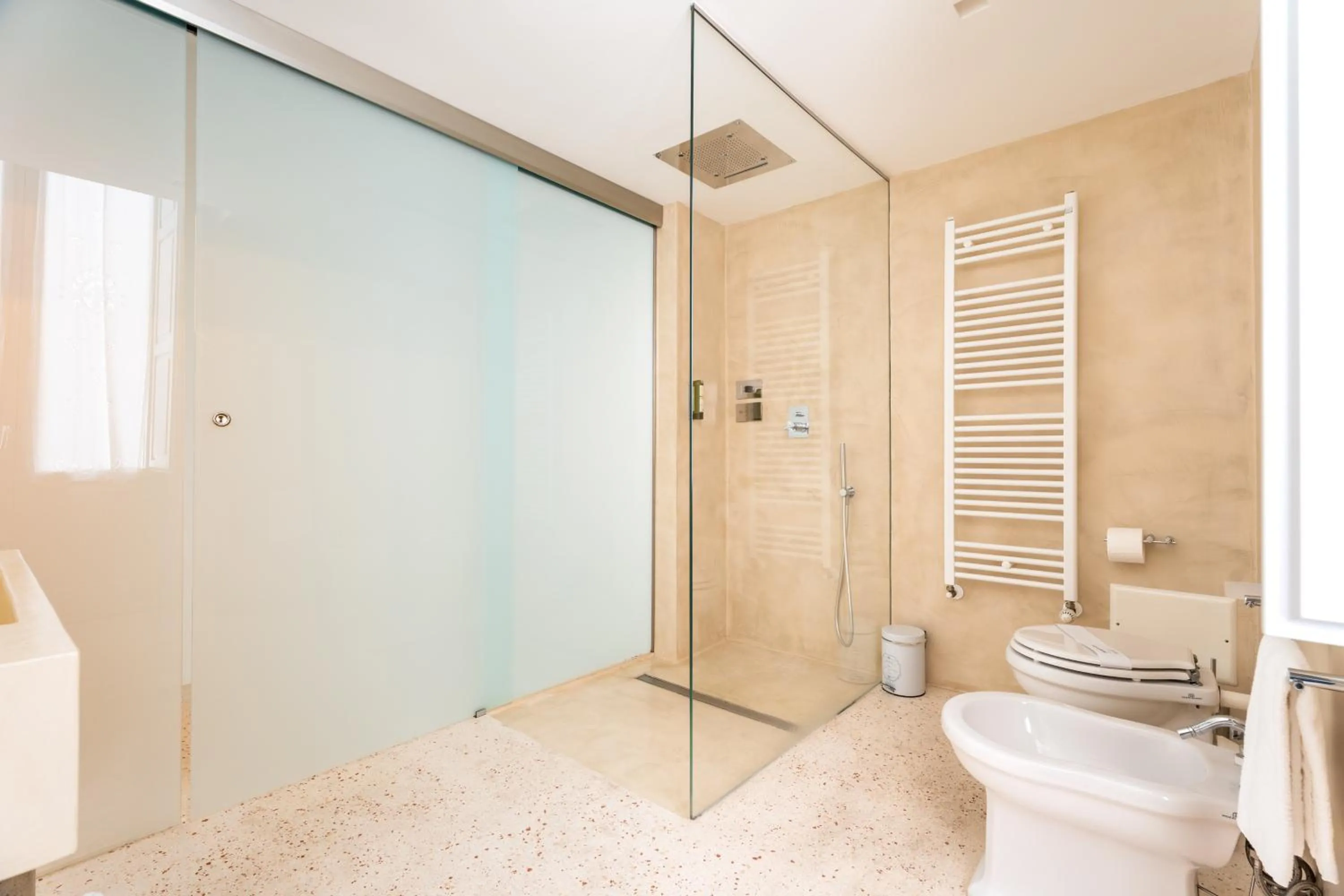 Shower in Donna Domenica Boutique Suites