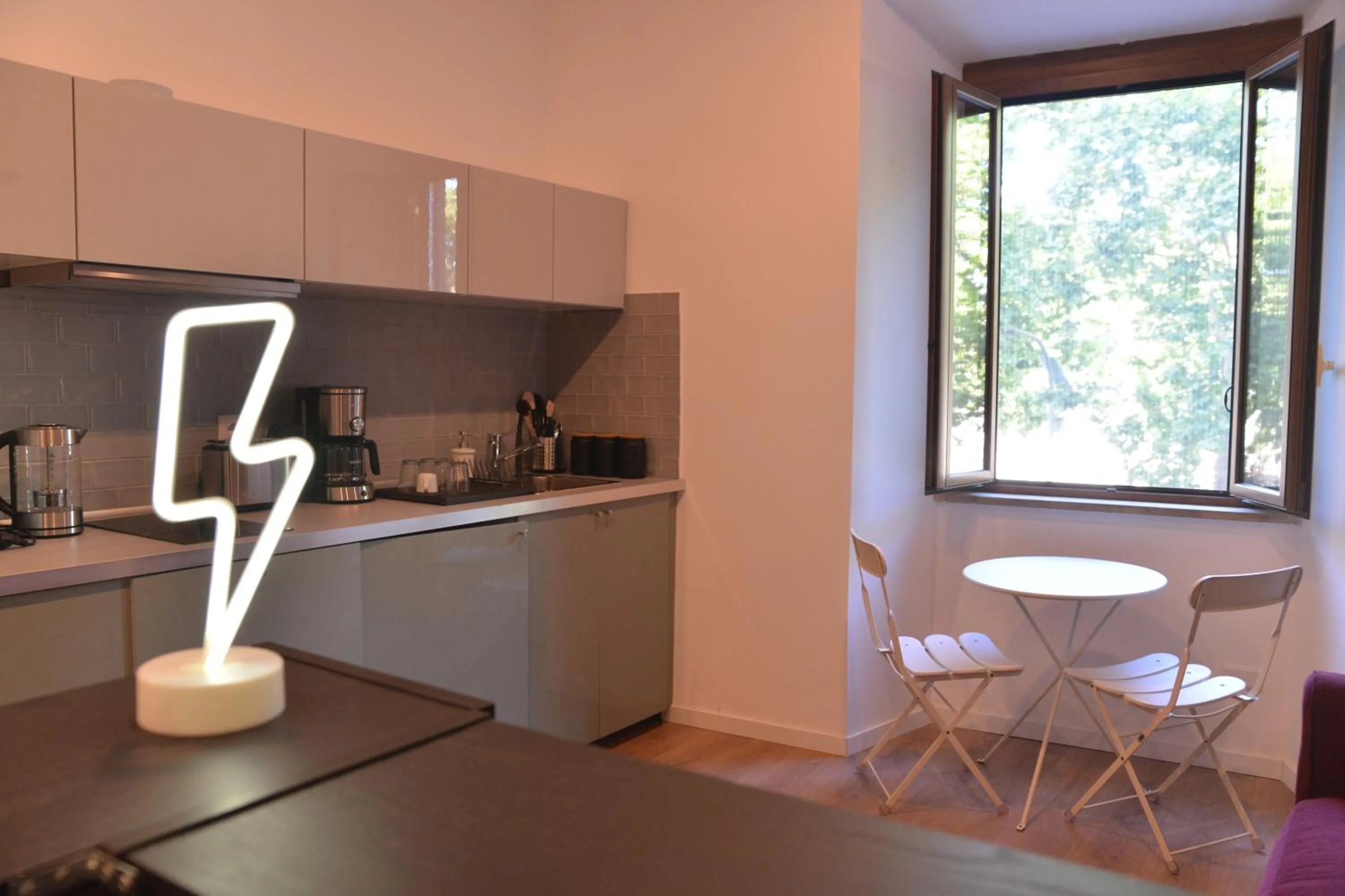 Kitchen or kitchenette in All You Need is Rome Guesthouse