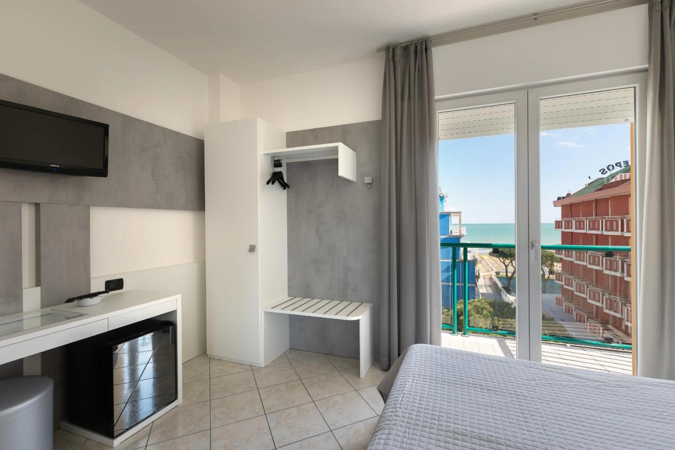 Sea view, Bed in Hotel Kennedy