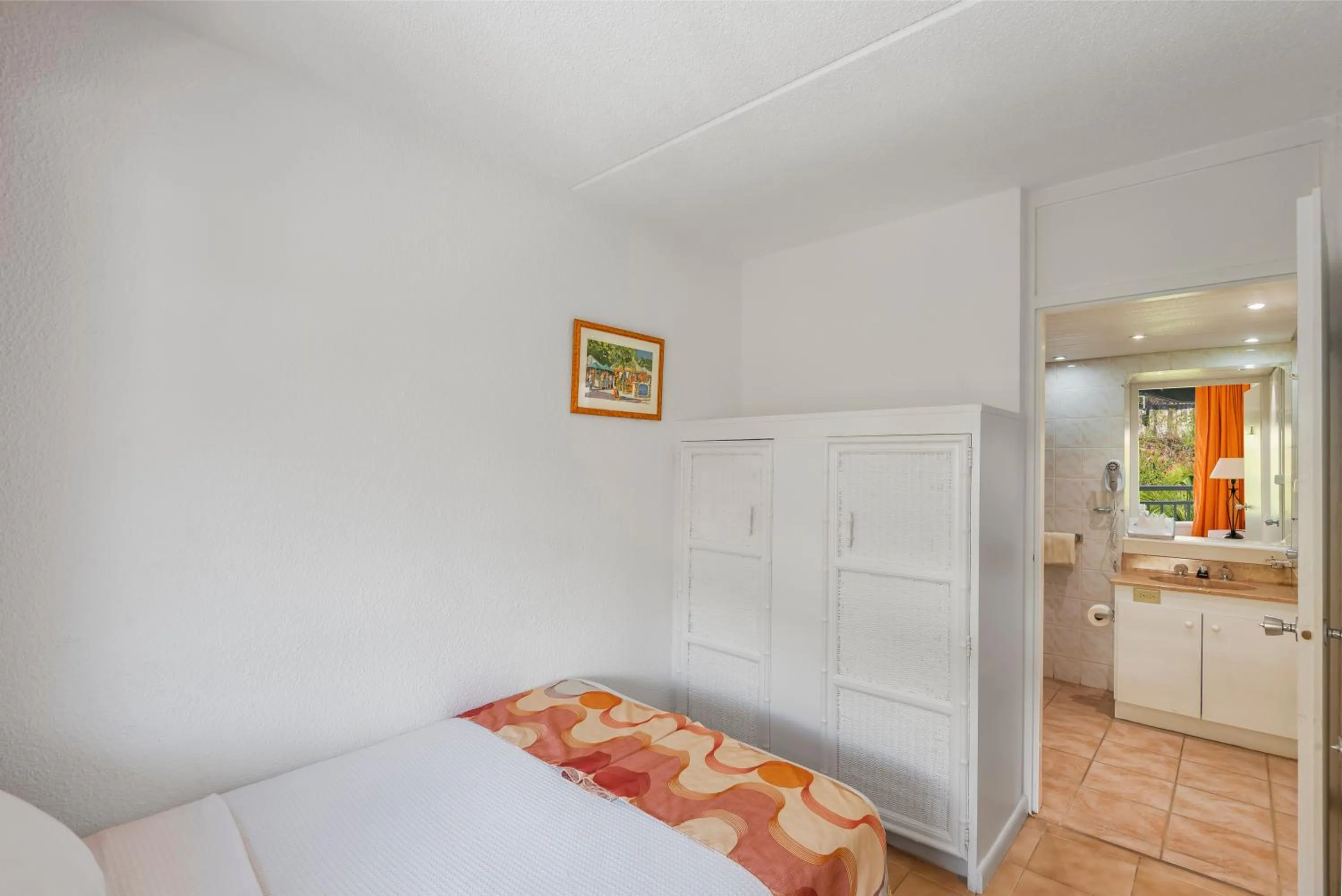 Bedroom, Bed in Belair Beach Hotel