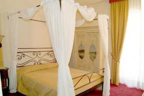 Day, Bed in Albergo Olivo