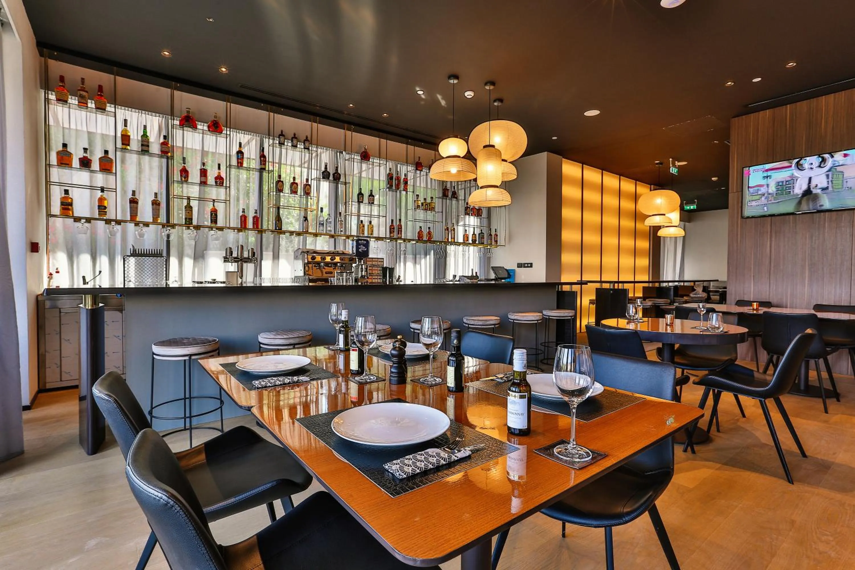 Restaurant/places to eat in Hotel Kalos