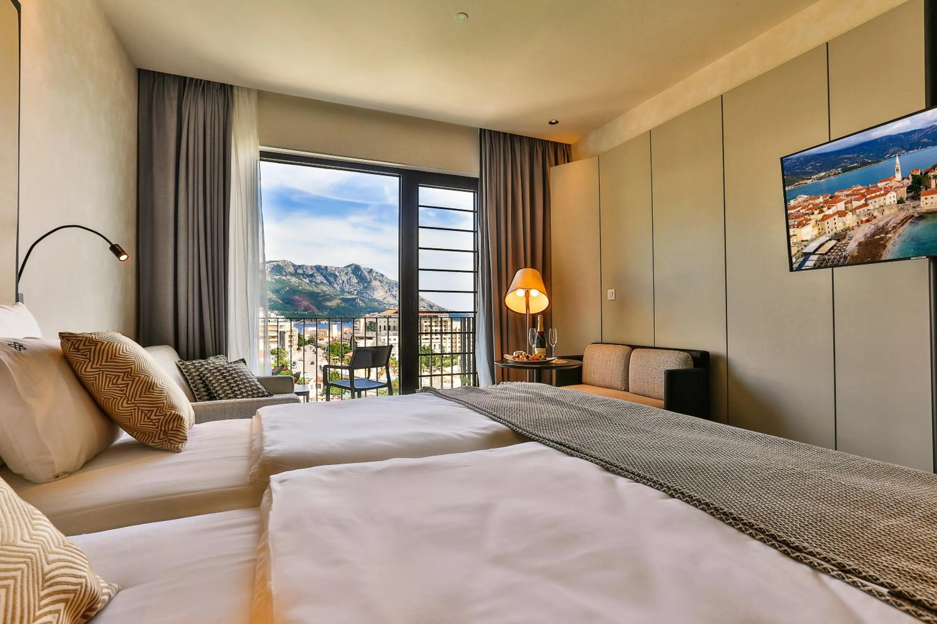 Photo of the whole room, Bed in Hotel Kalos