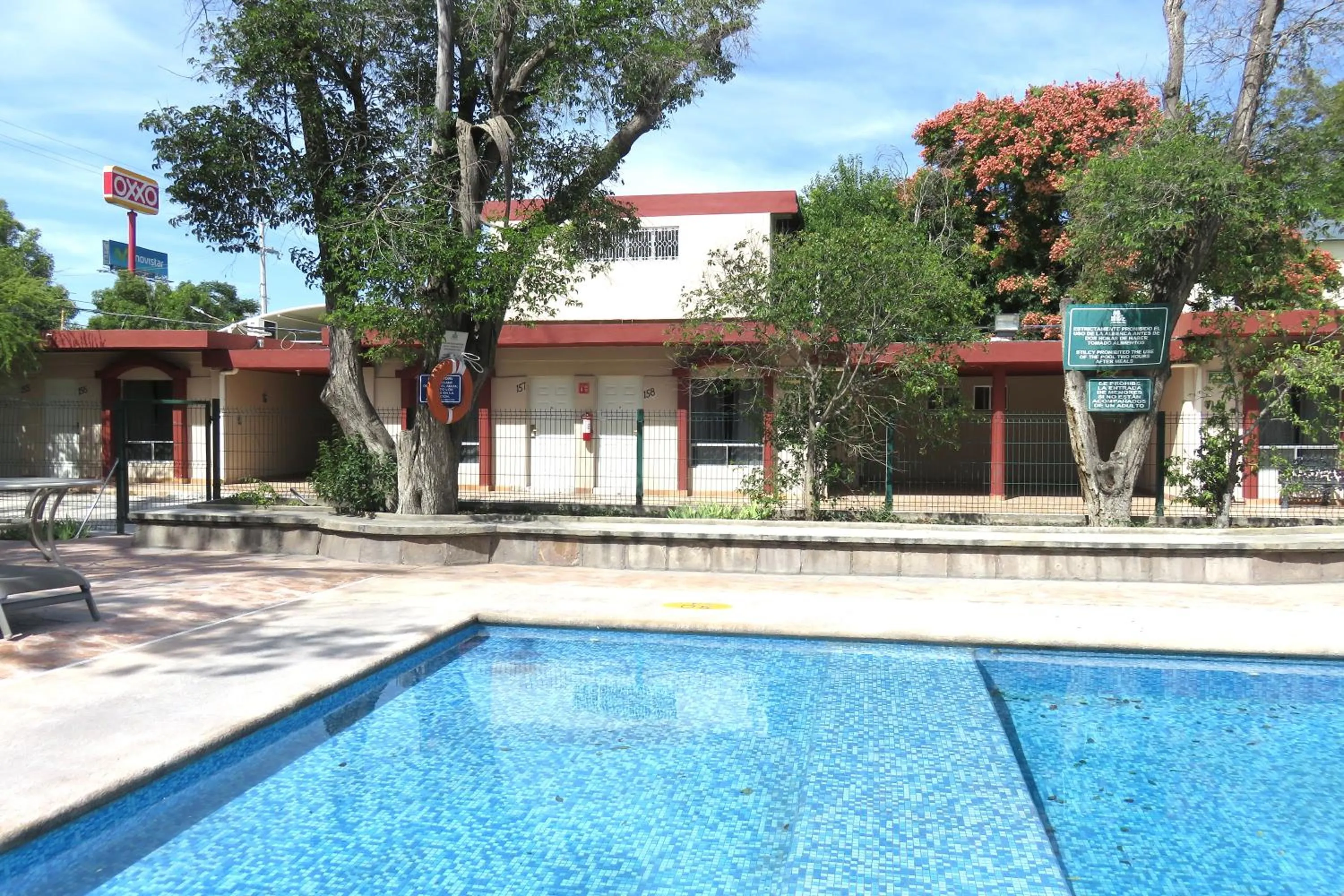 Swimming pool in Hotel Huizache