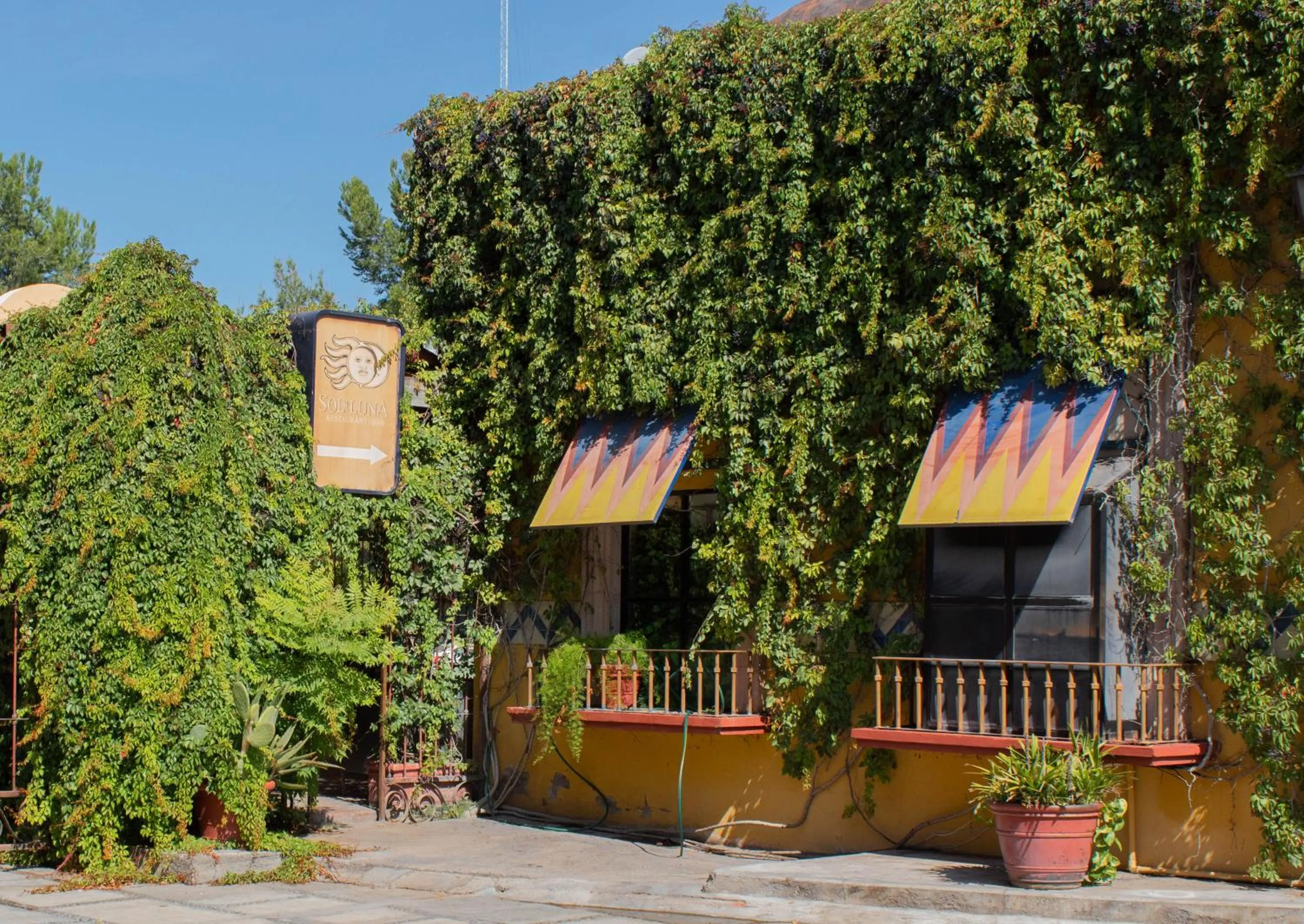 Restaurant/places to eat in Hotel Huizache