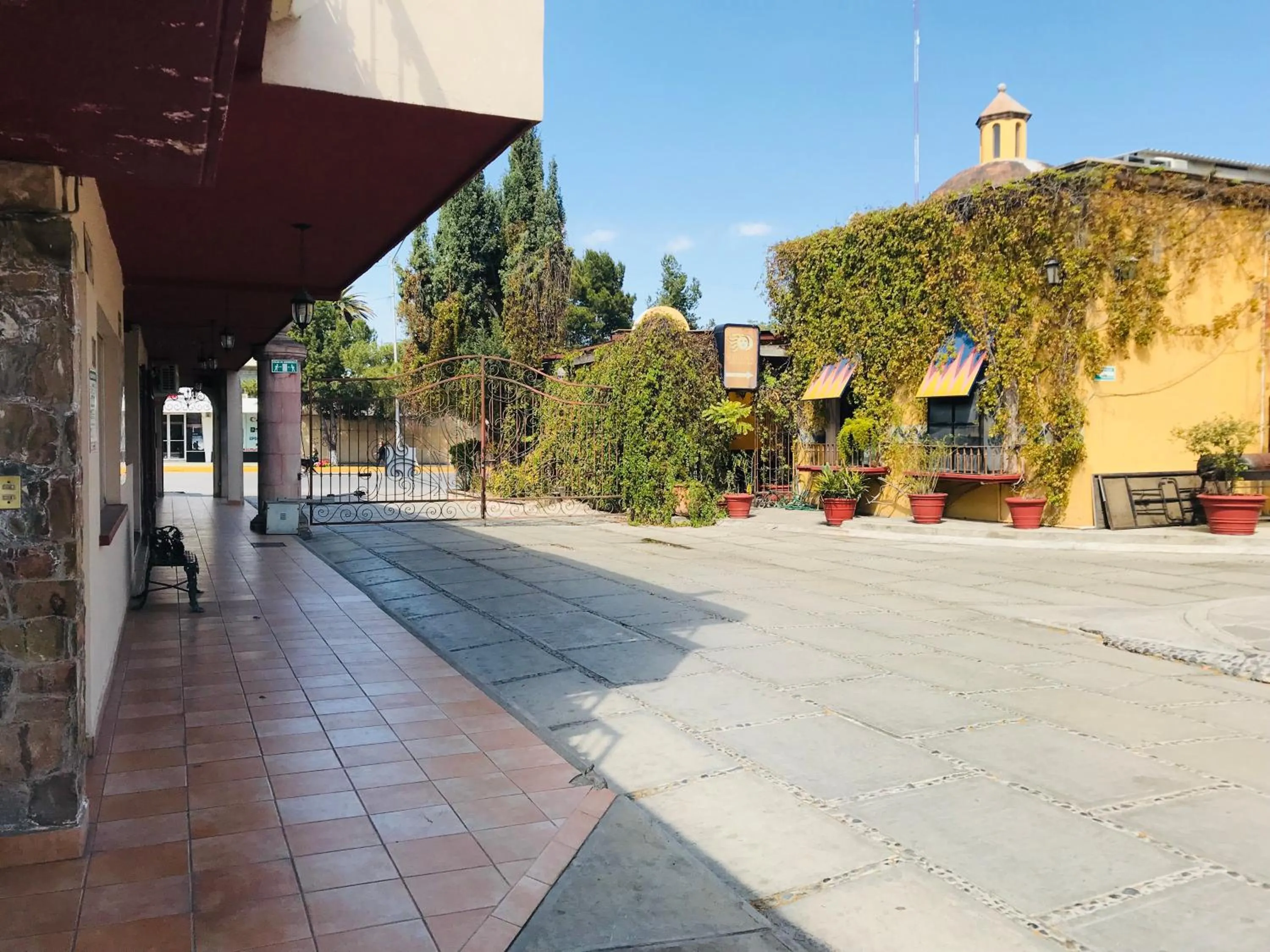 Facade/entrance in Hotel Huizache
