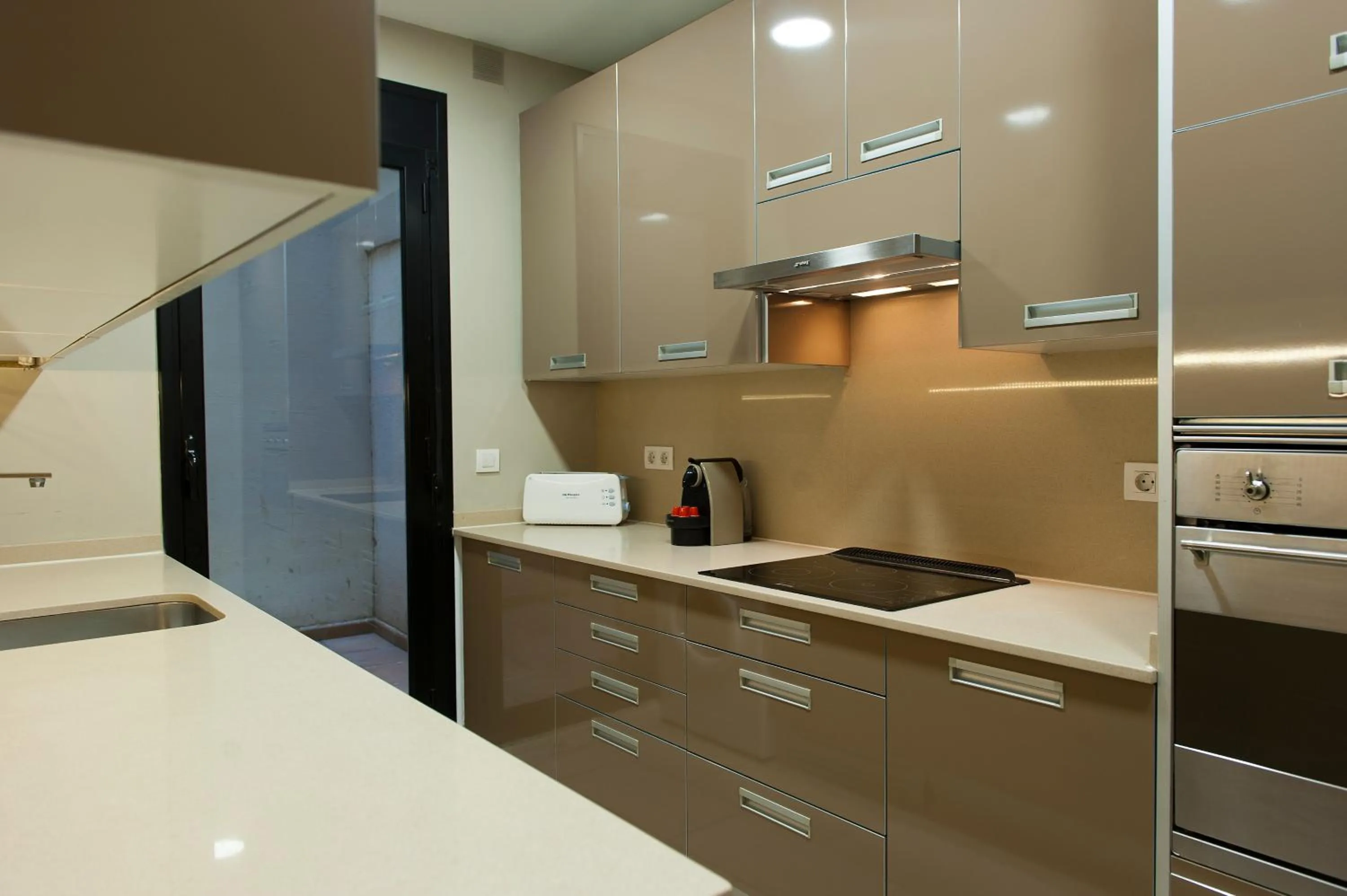 Kitchen or kitchenette in MH Apartments Sant Pau