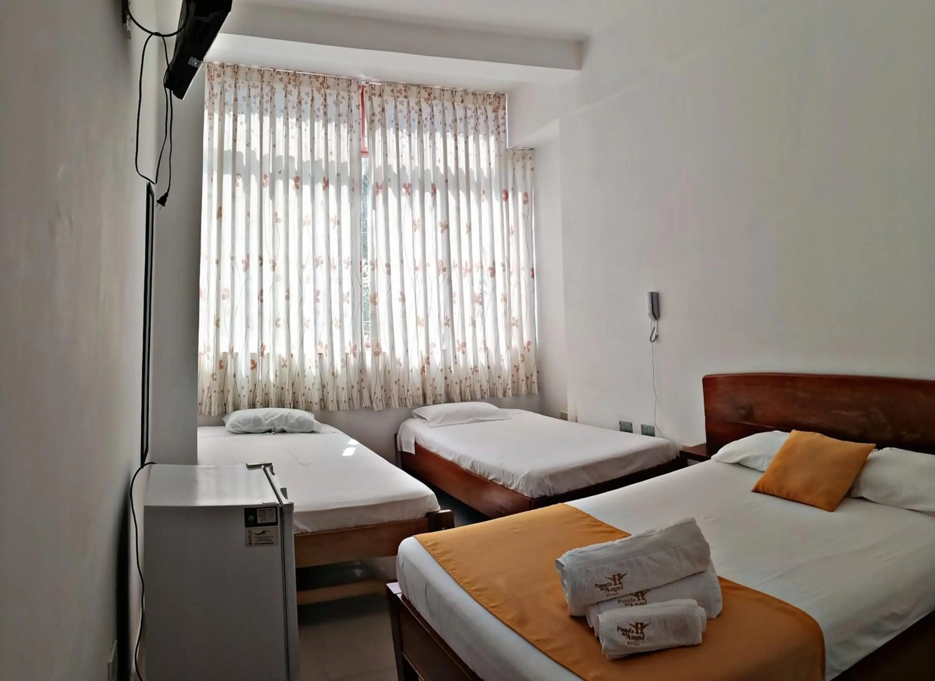 Swimming pool, Bed in Posada del Angel Hotel