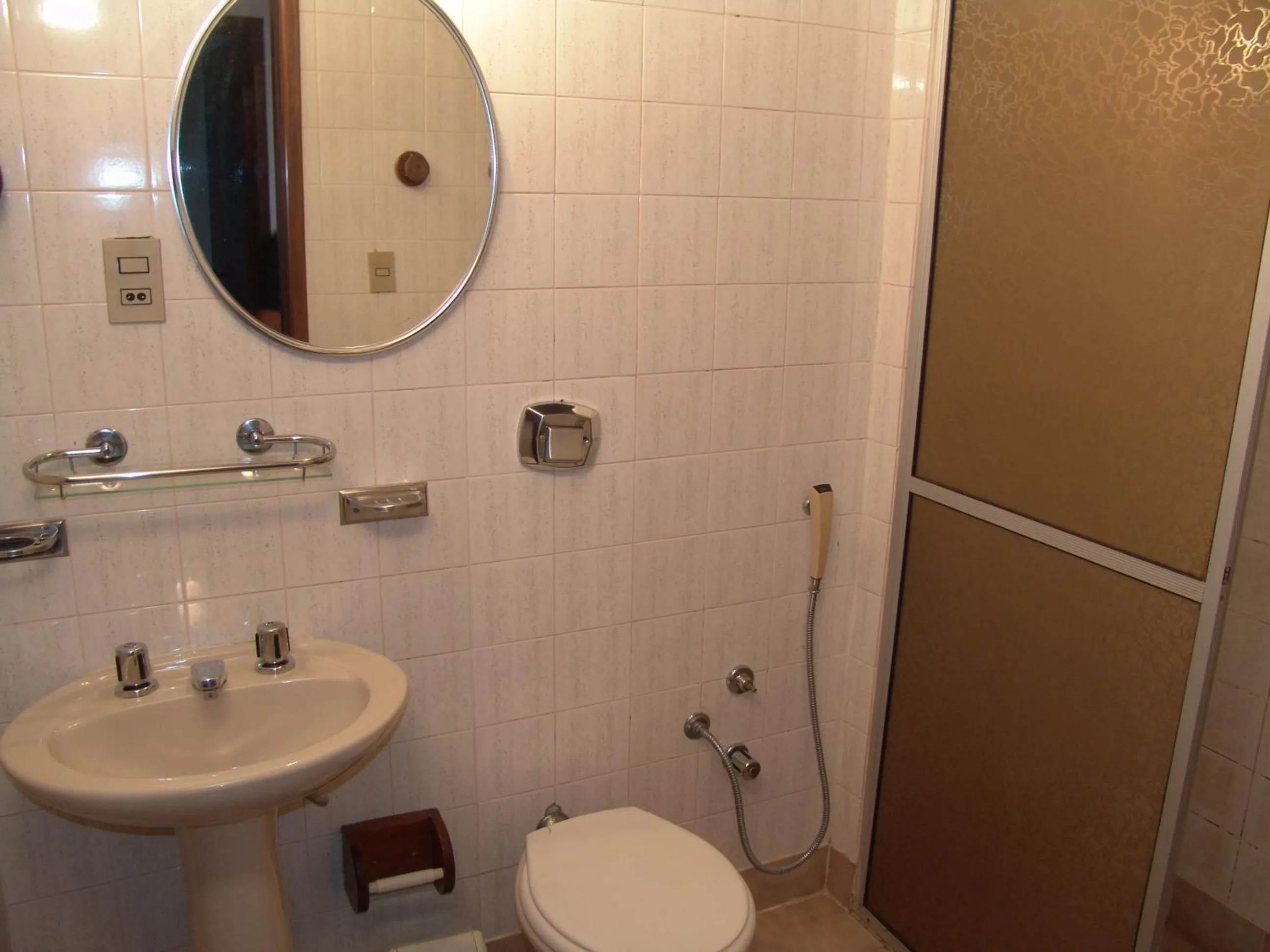 Shower in La Alhambra Apart Hotel