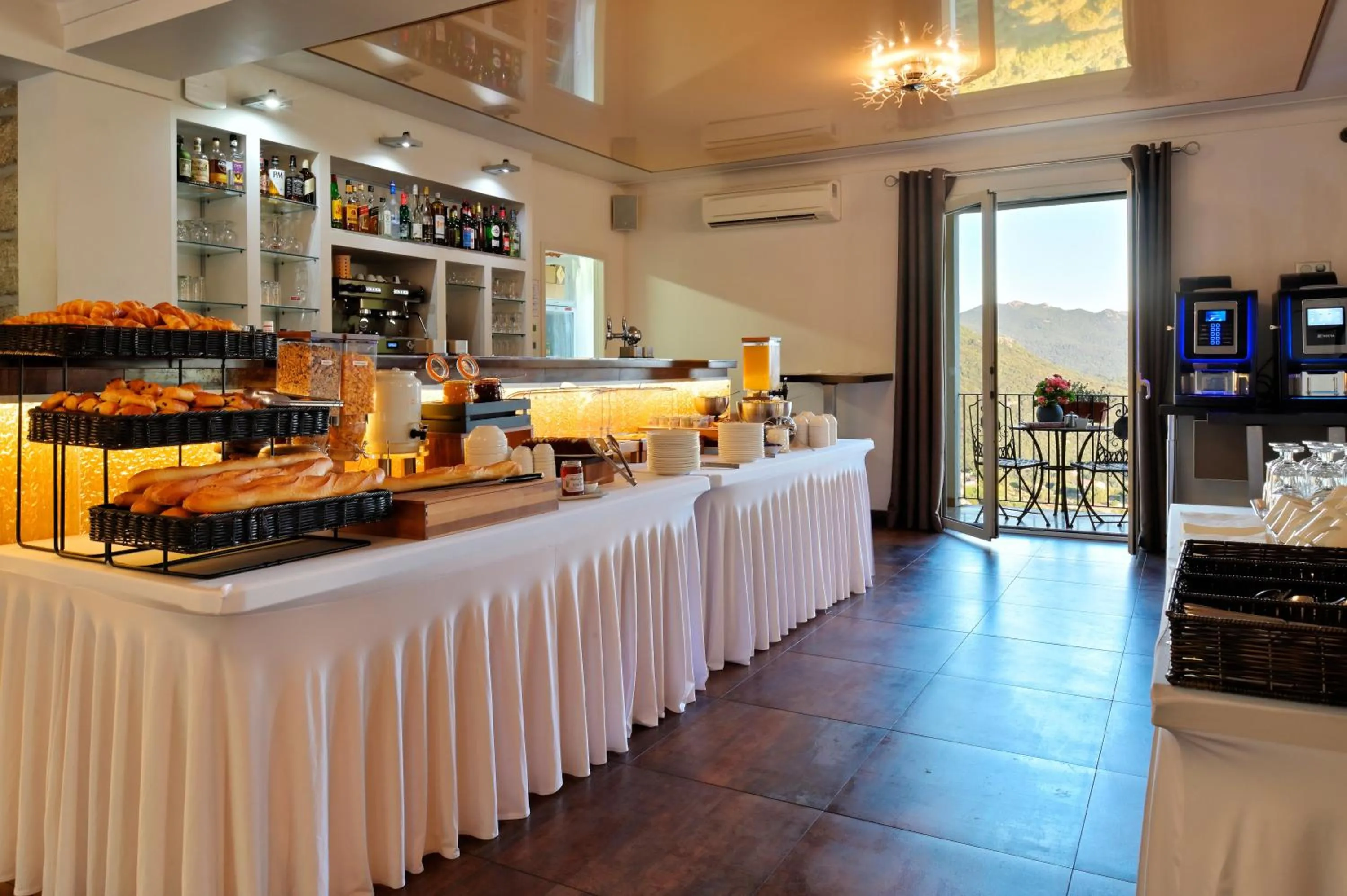 Buffet breakfast in Hotel Des Roches