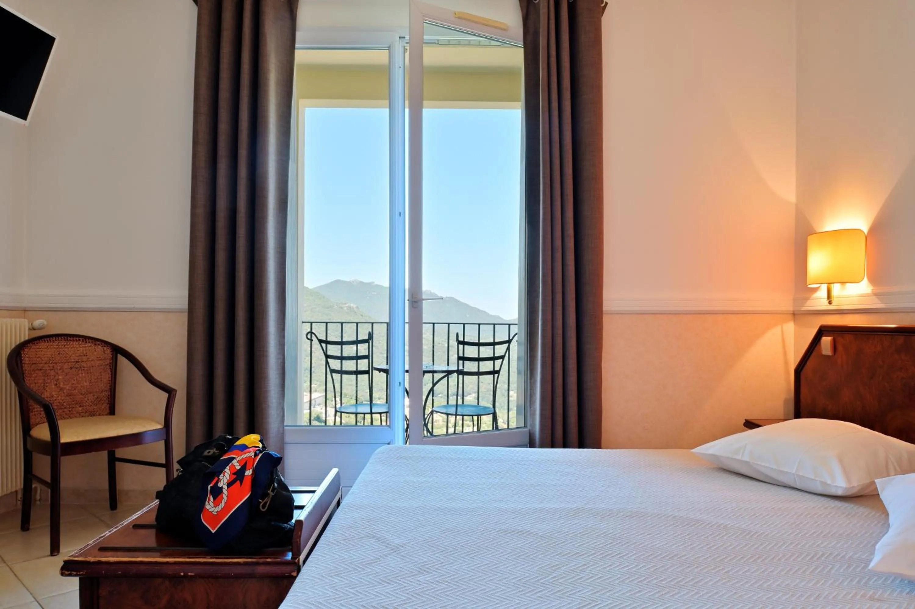 Photo of the whole room, Bed in Hotel Des Roches