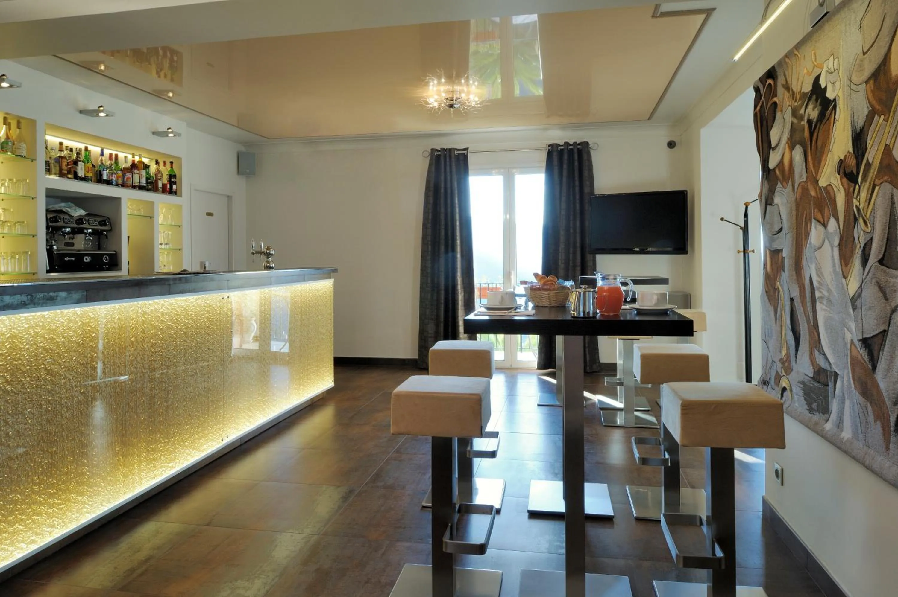 Lounge or bar in Hotel Des Roches