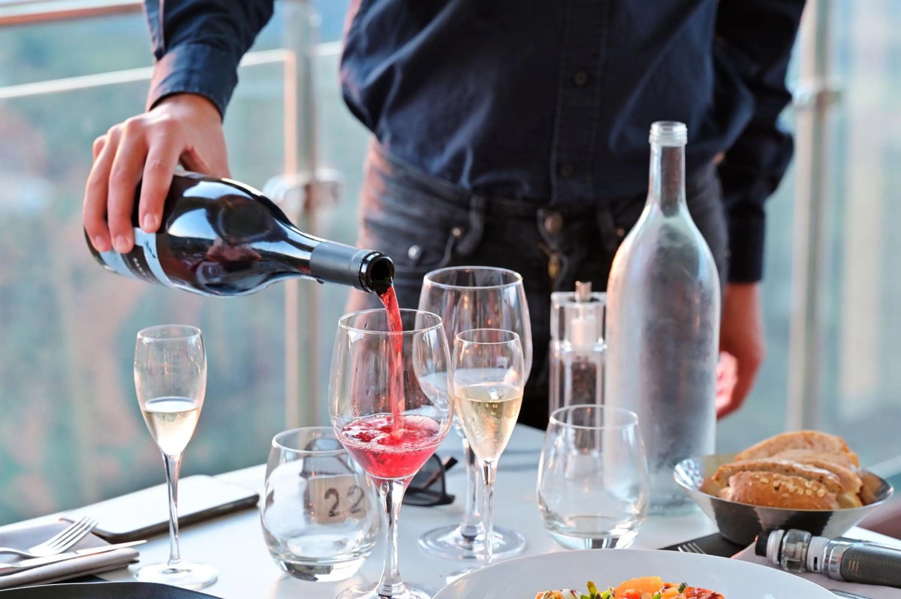 Restaurant/places to eat in Hotel Des Roches