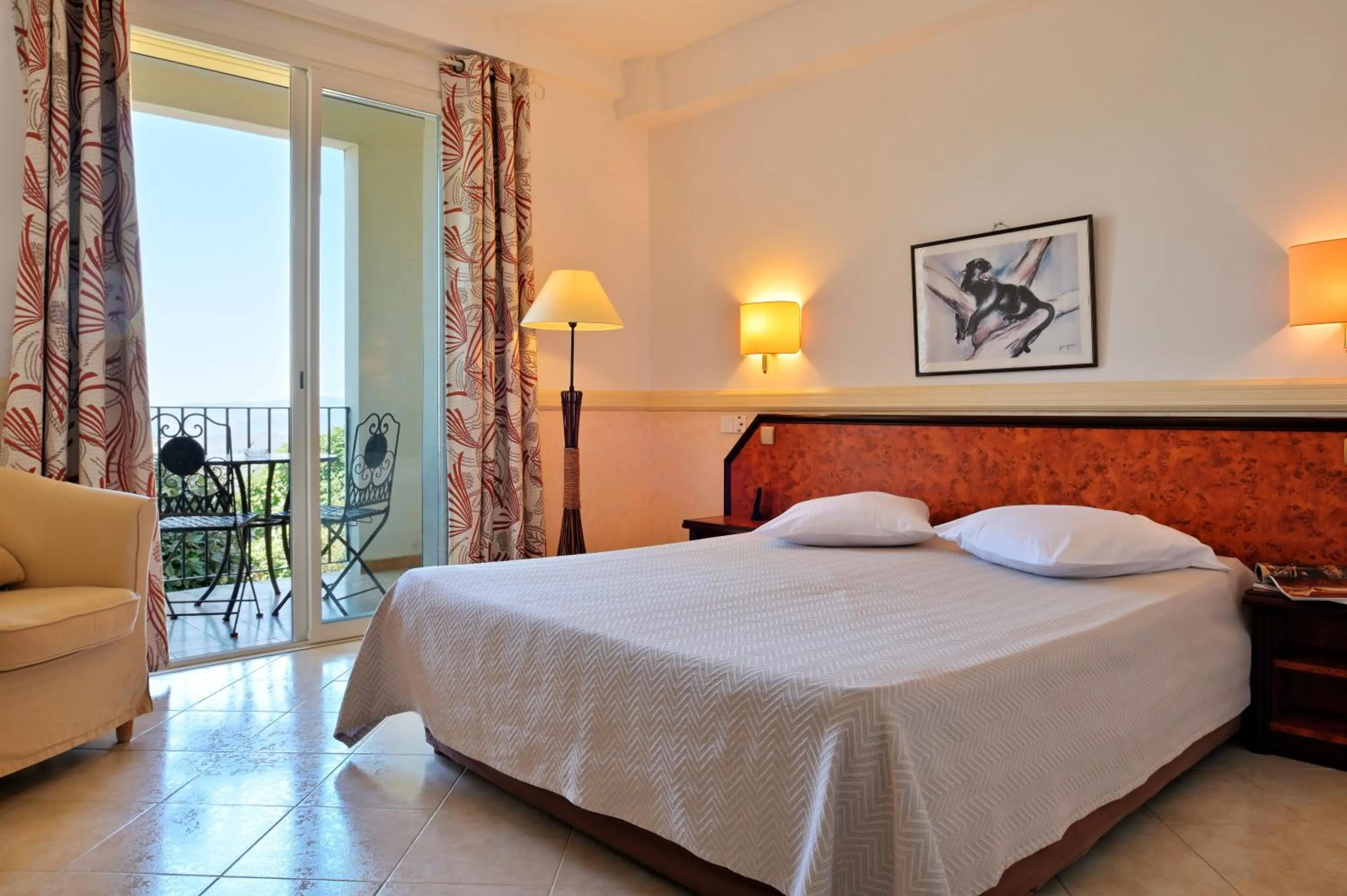 Photo of the whole room, Bed in Hotel Des Roches