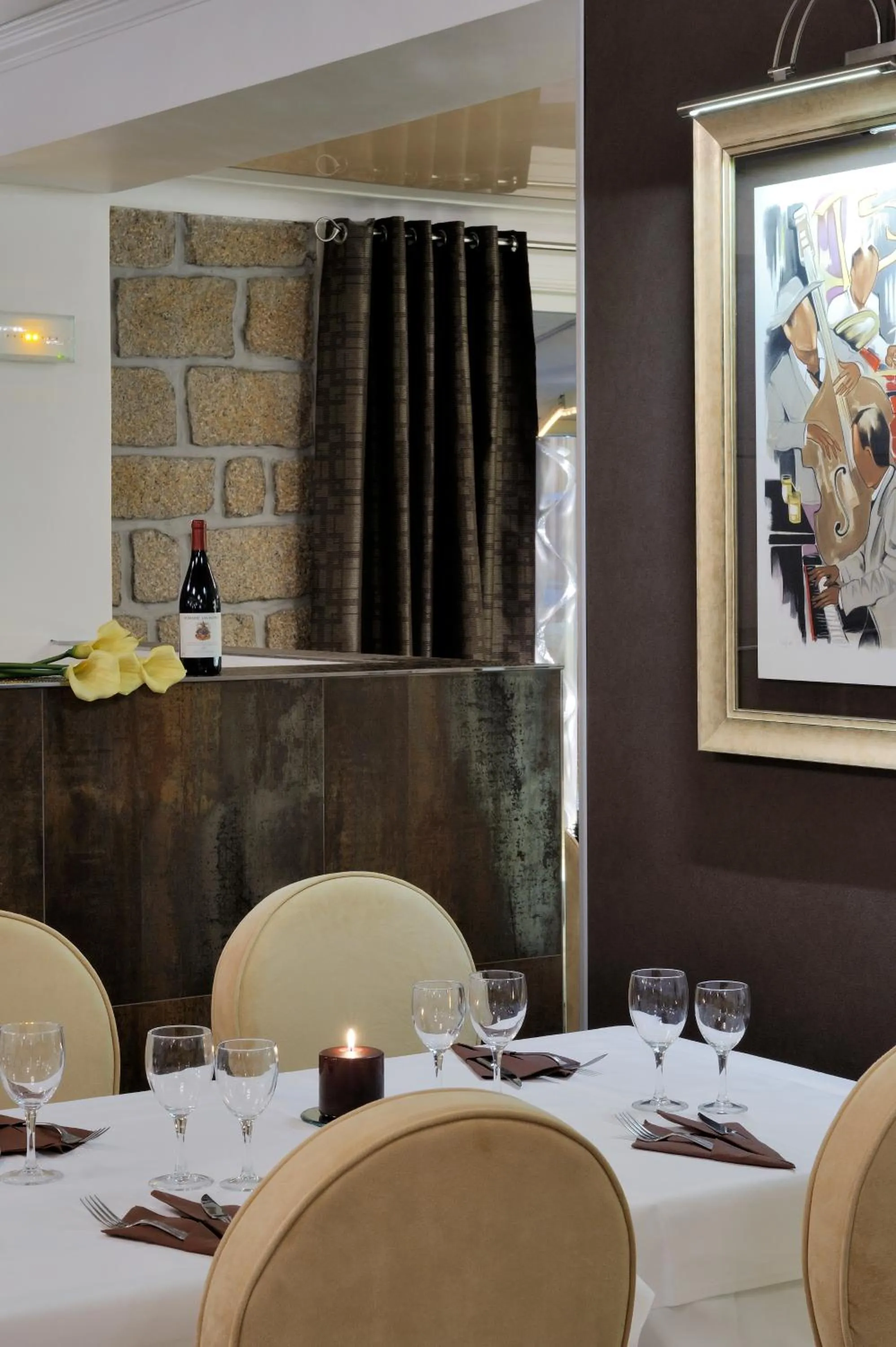 Restaurant/places to eat in Hotel Des Roches