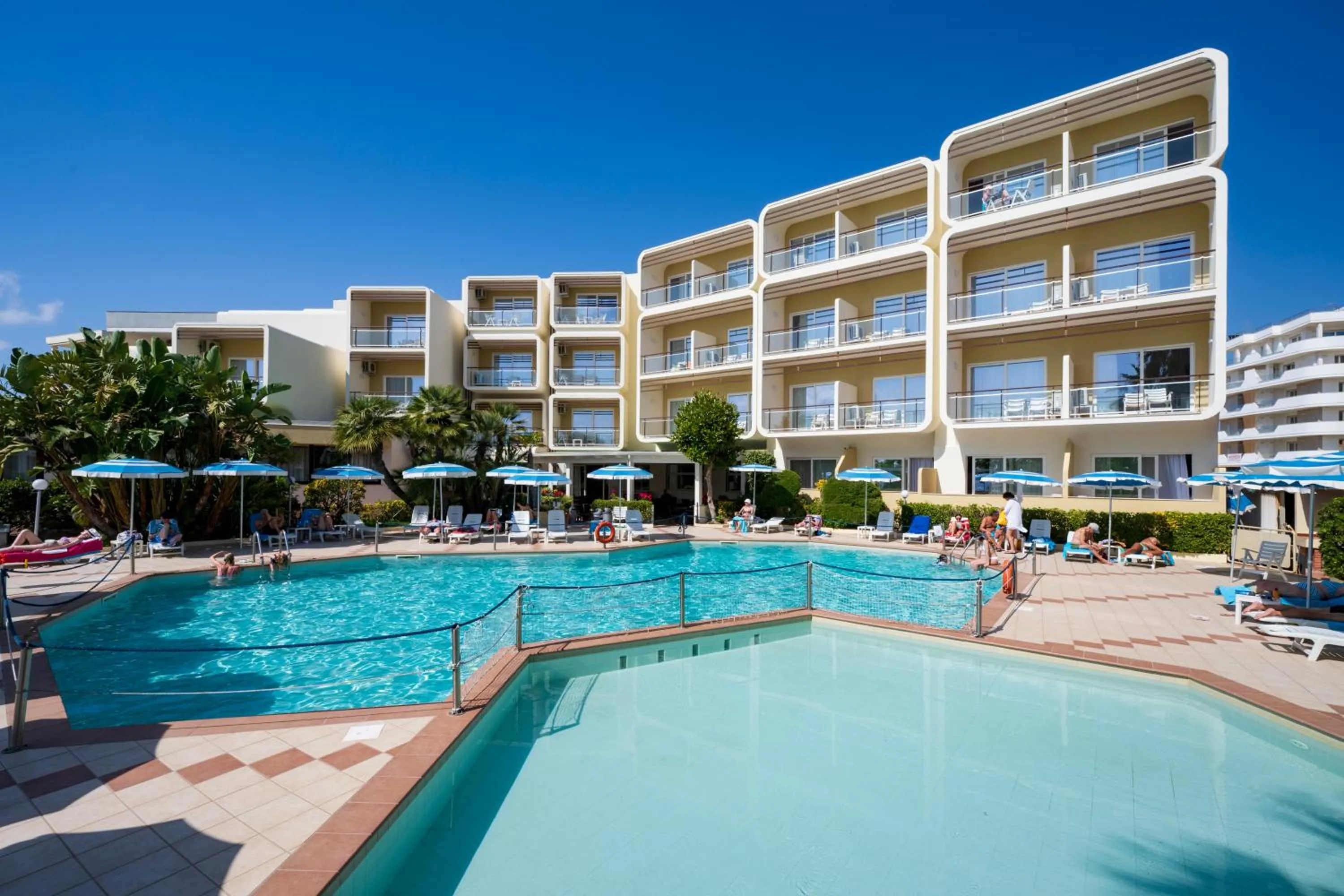Swimming pool in Hotel Florida