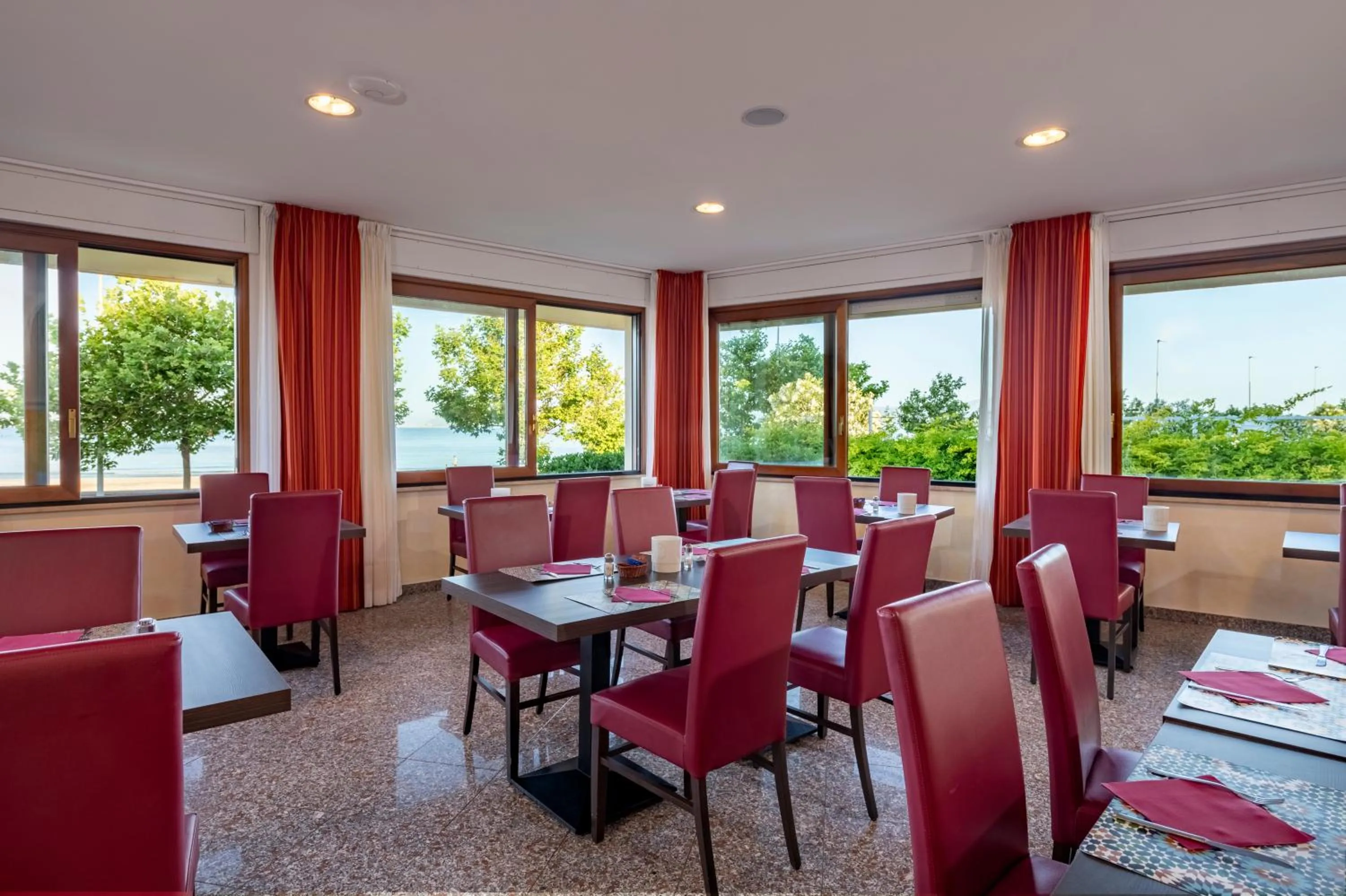 Restaurant/places to eat in Hotel Florida