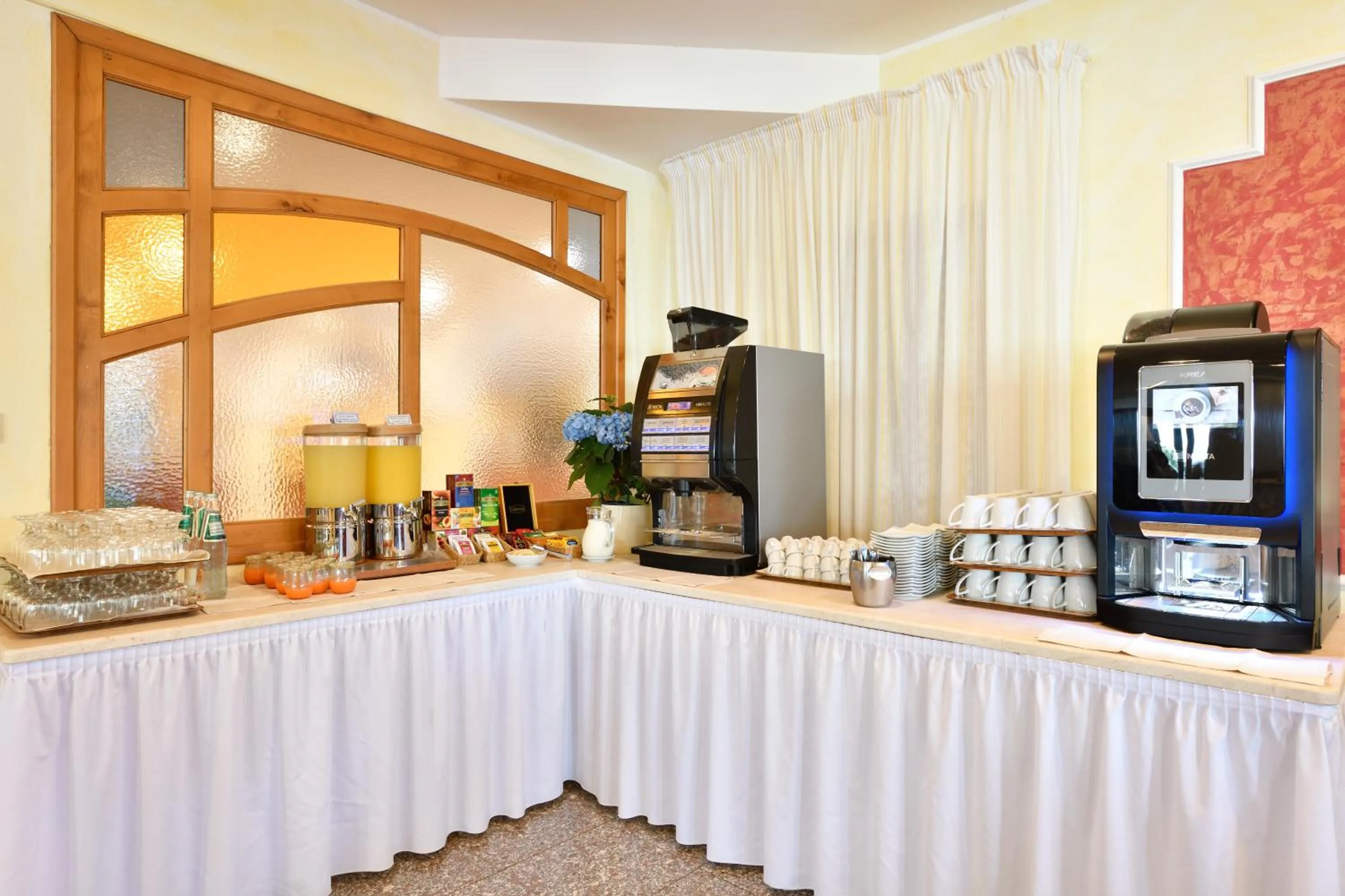 Restaurant/places to eat in Hotel Florida