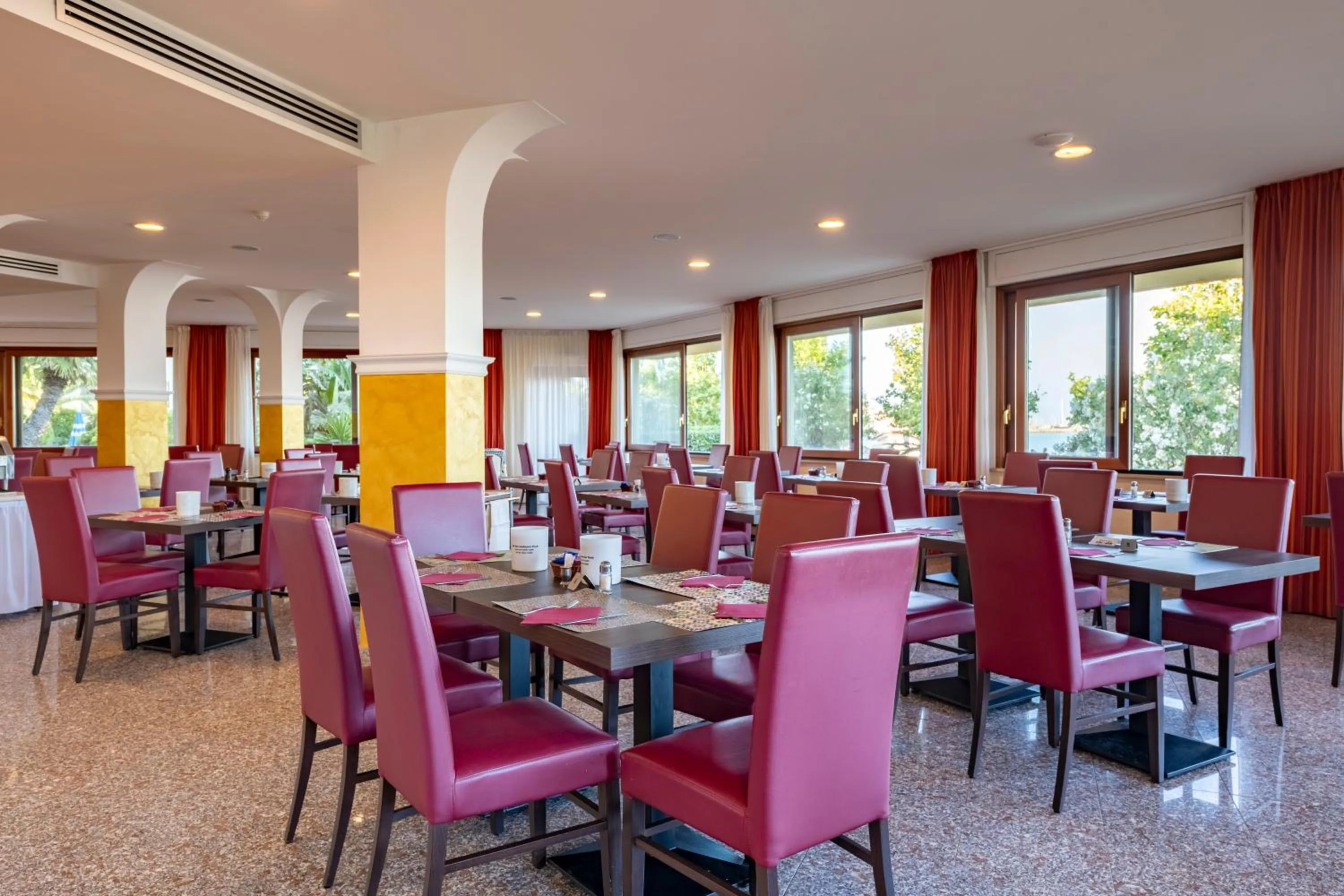 Restaurant/places to eat in Hotel Florida