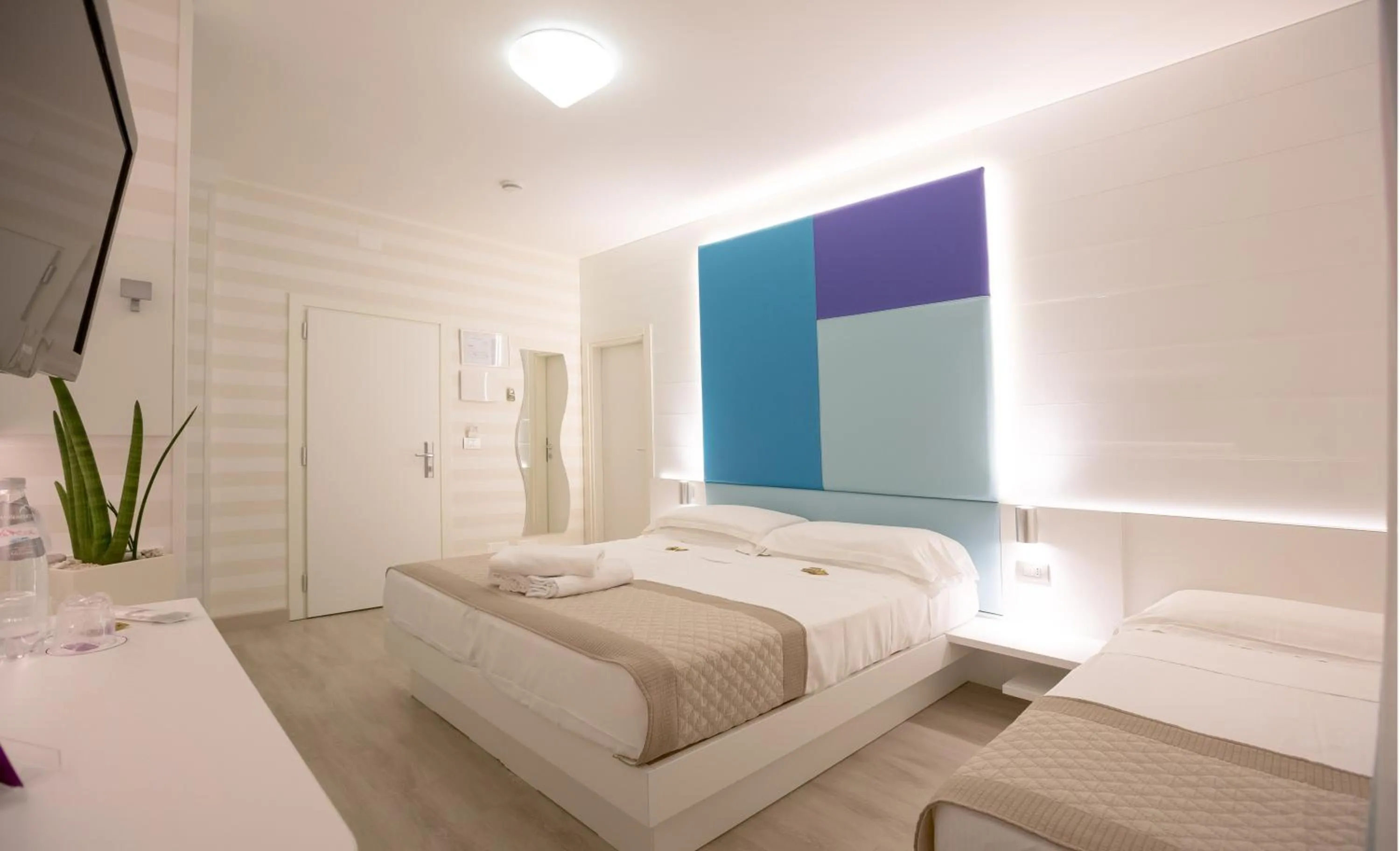 Photo of the whole room, Bed in Hotel Helen