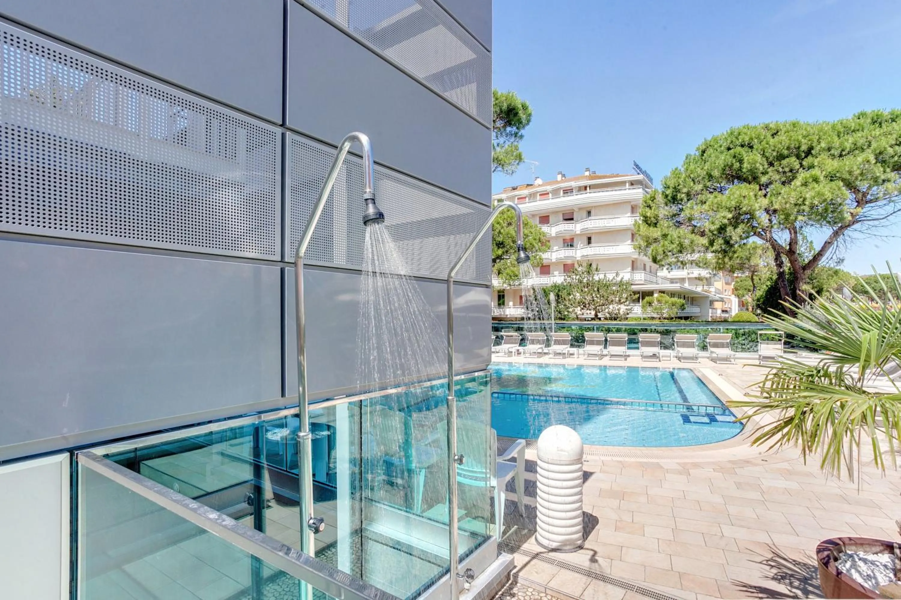 Shower in Hotel Helen