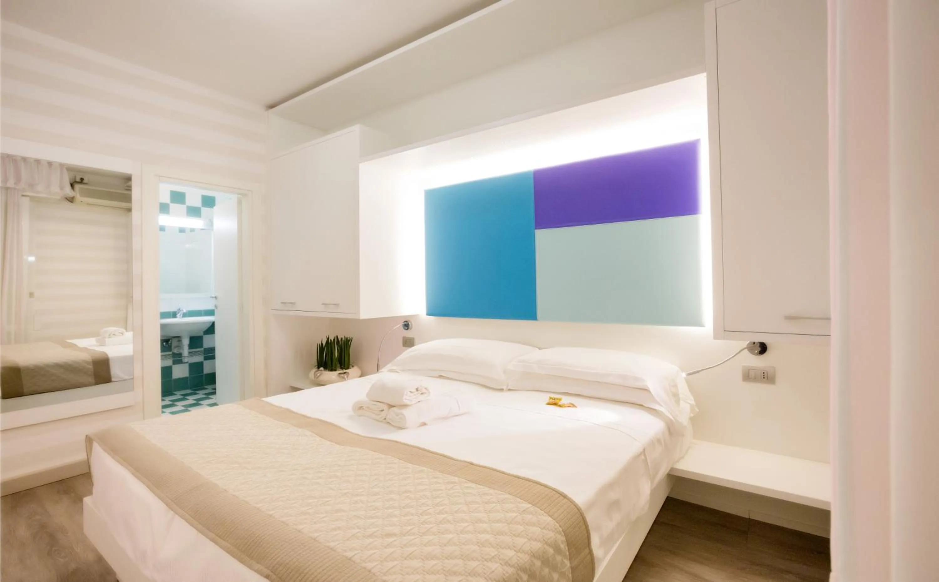 Photo of the whole room, Bed in Hotel Helen