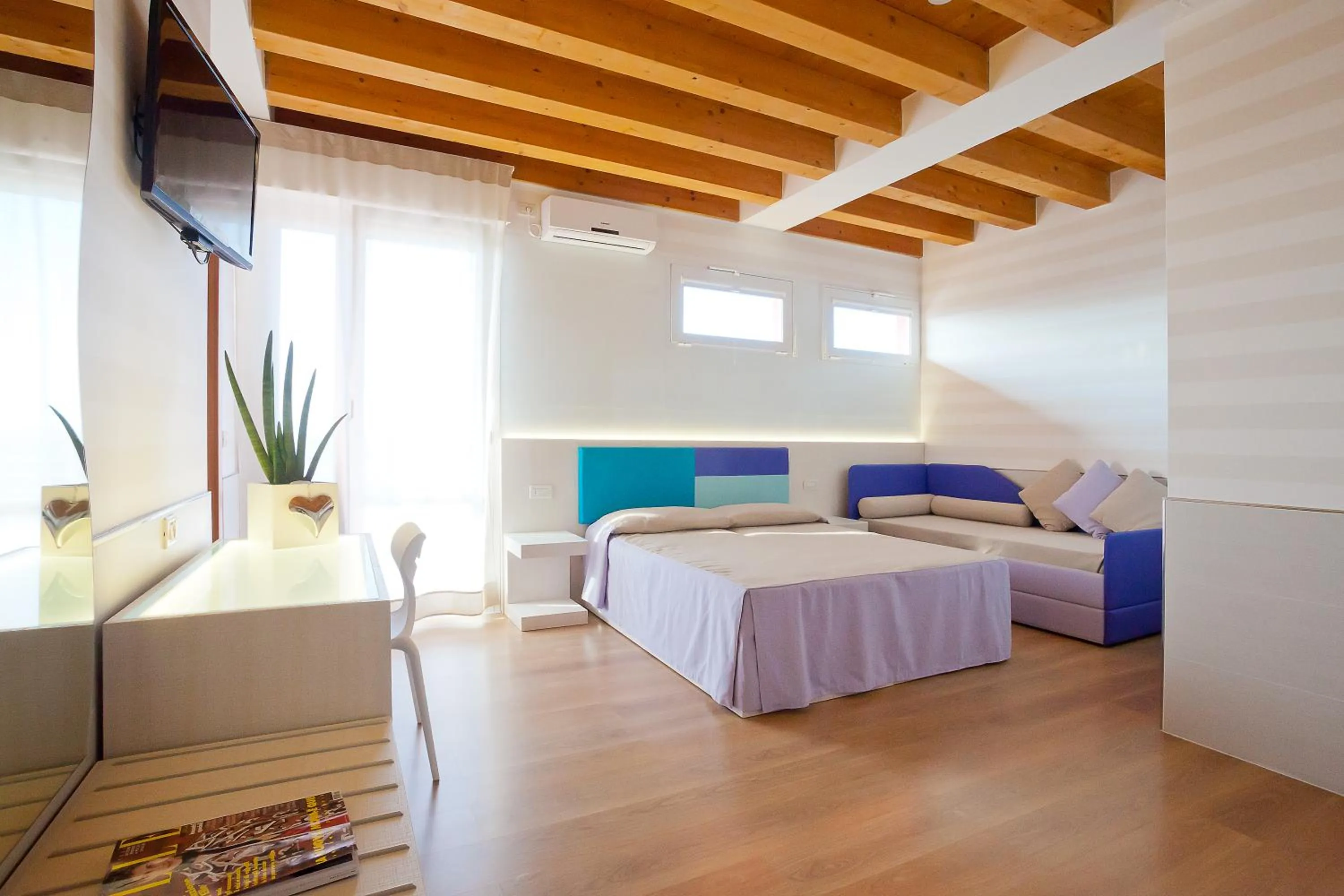 Day, Bed in Hotel Helen