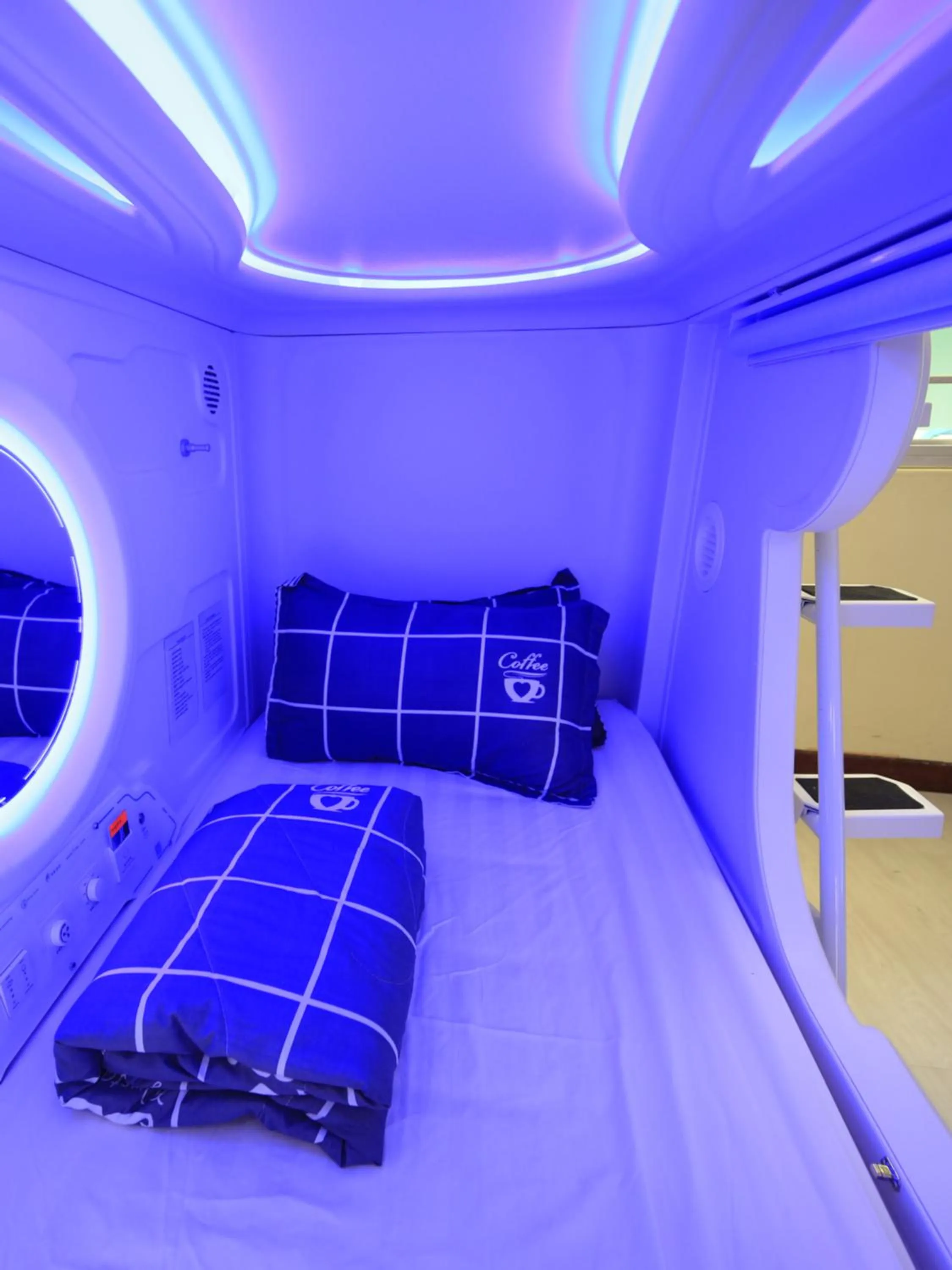 bunk bed, Bed in Spacepod@hive