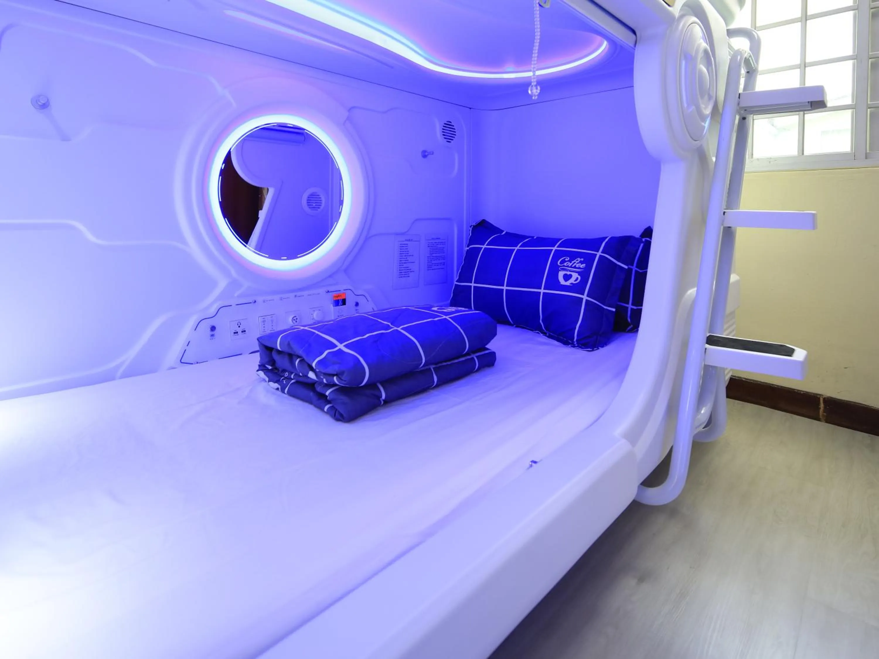 bunk bed, Bed in Spacepod@hive