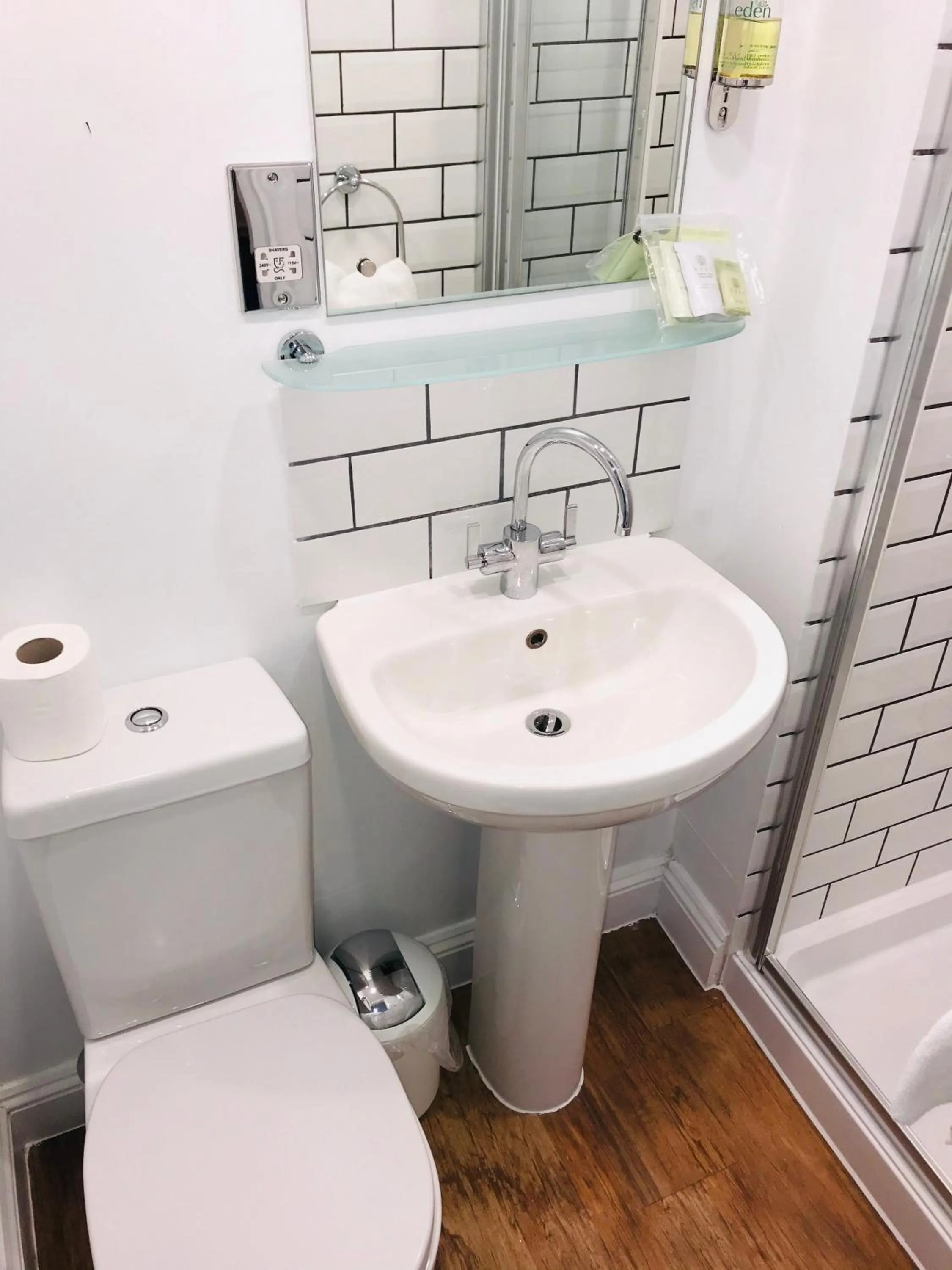 Bathroom in The Slipway B&B