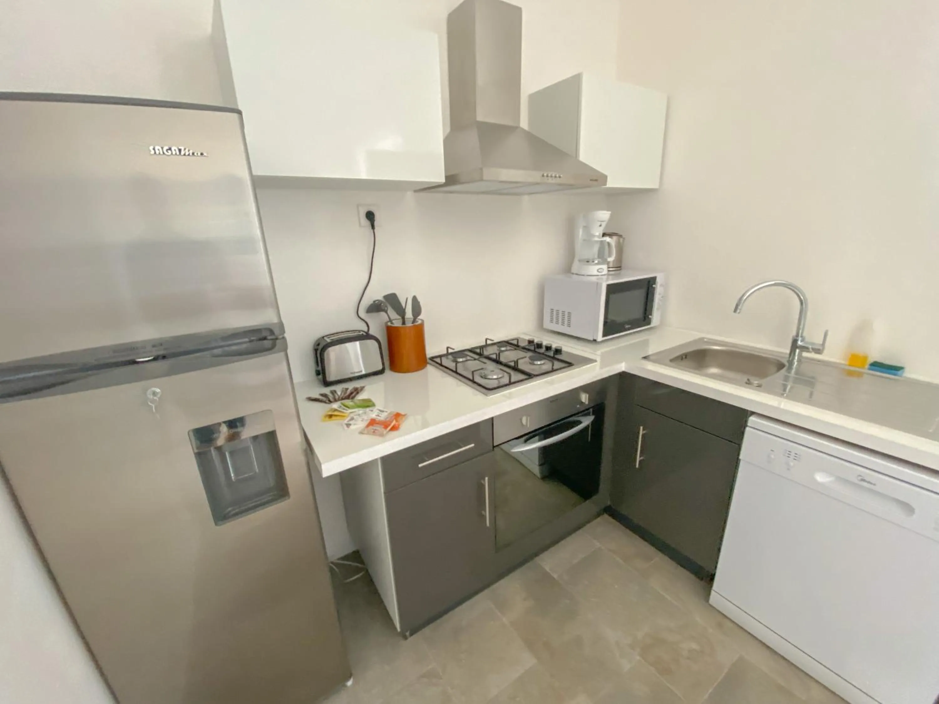 Kitchen or kitchenette in Ninamu Pearl Guest House