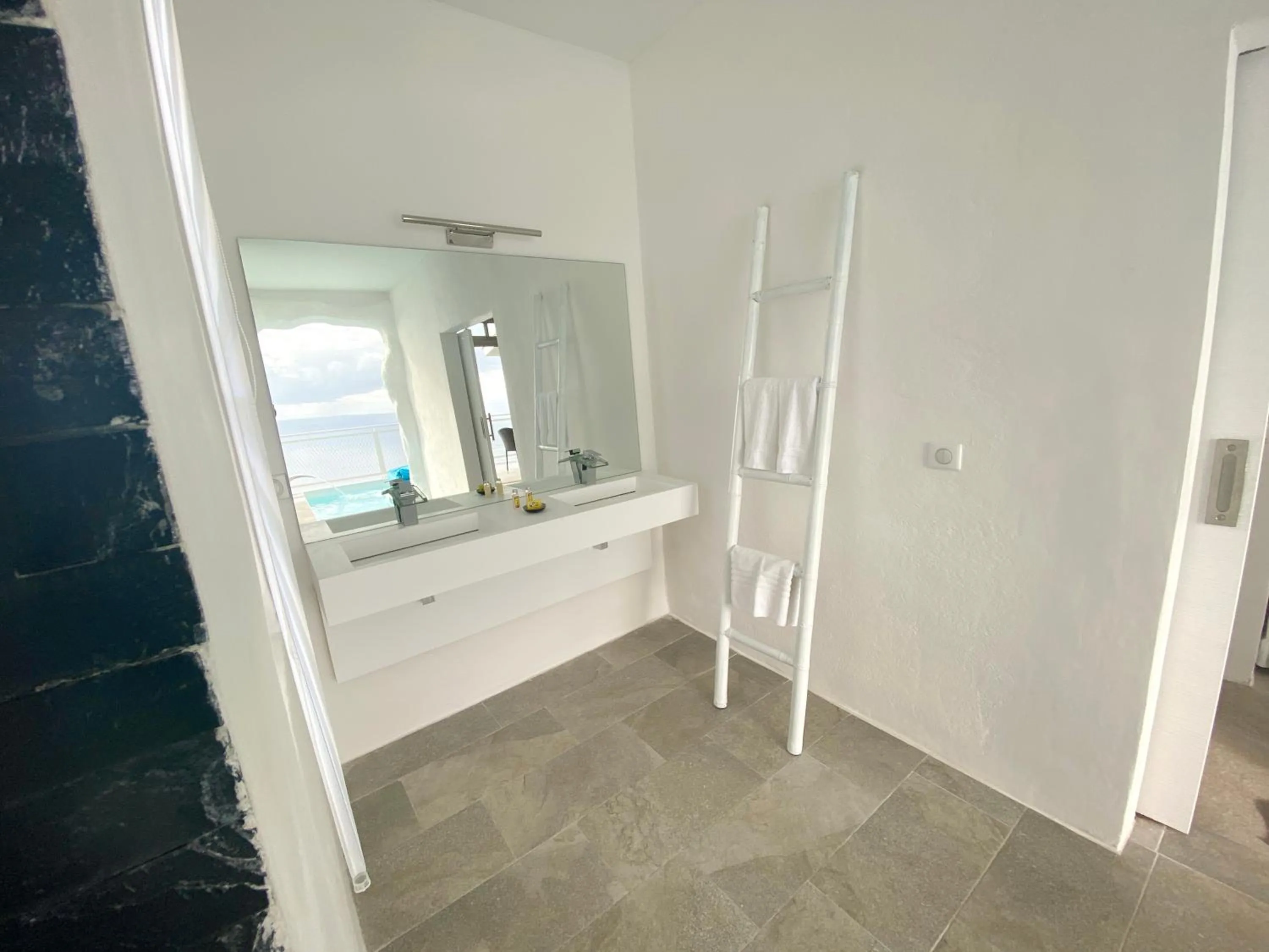 Bathroom in Ninamu Pearl Guest House