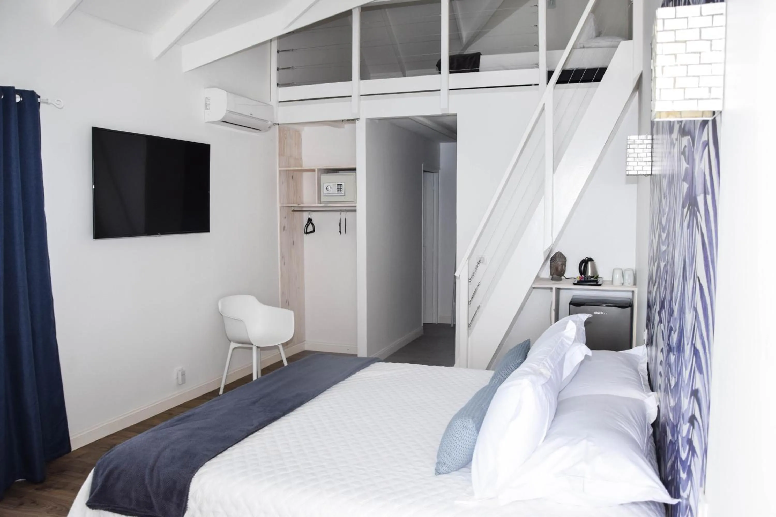 Photo of the whole room, Bed in Ninamu Pearl Guest House