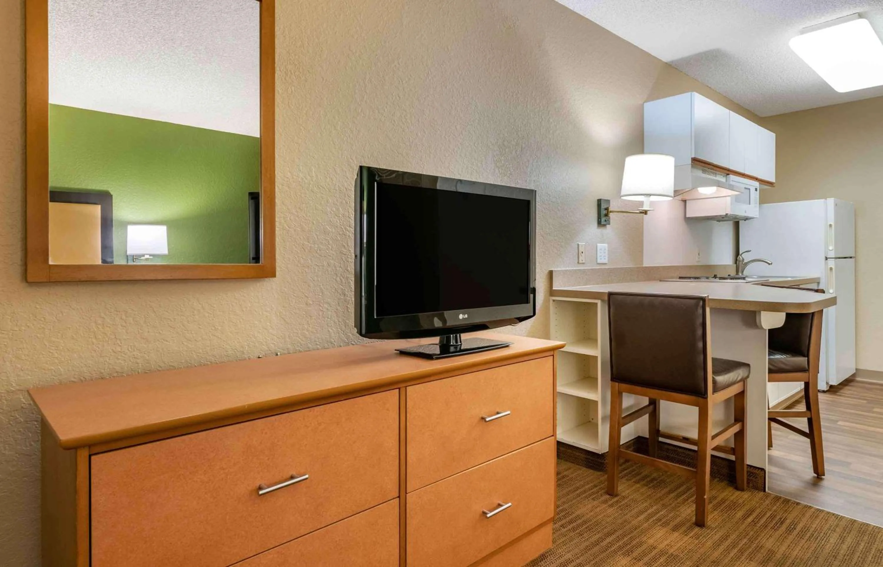 Bedroom in Extended Stay America Suites - Orlando - Altamonte Springs