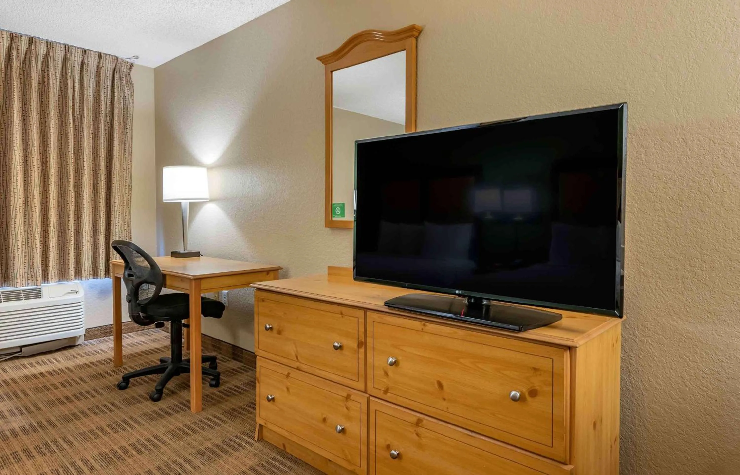 Bedroom, Bed in Extended Stay America Suites - Orlando - Altamonte Springs